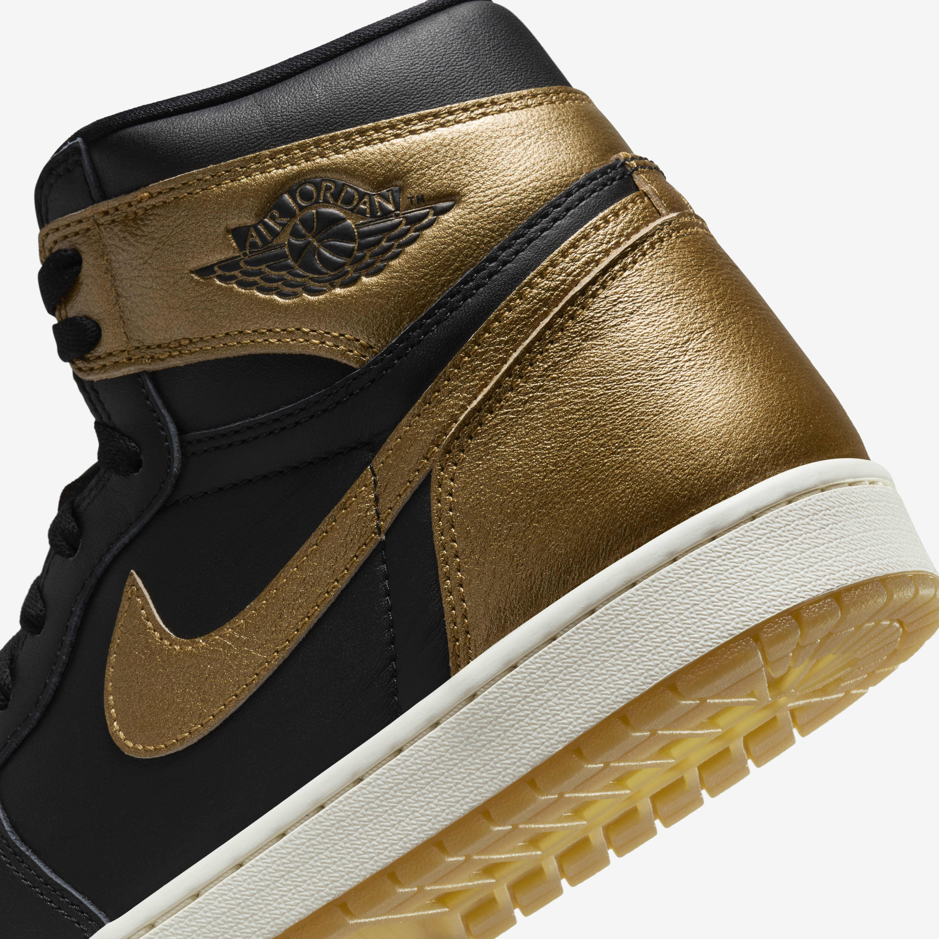 Jordan retro 1 black and yellow store