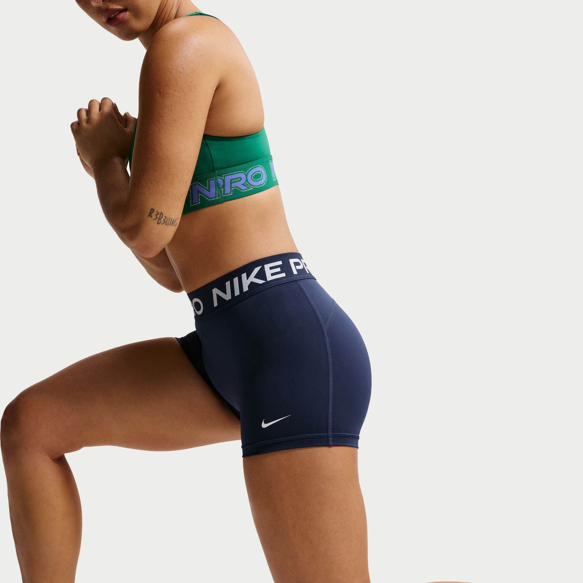 Nike Pro image number 4