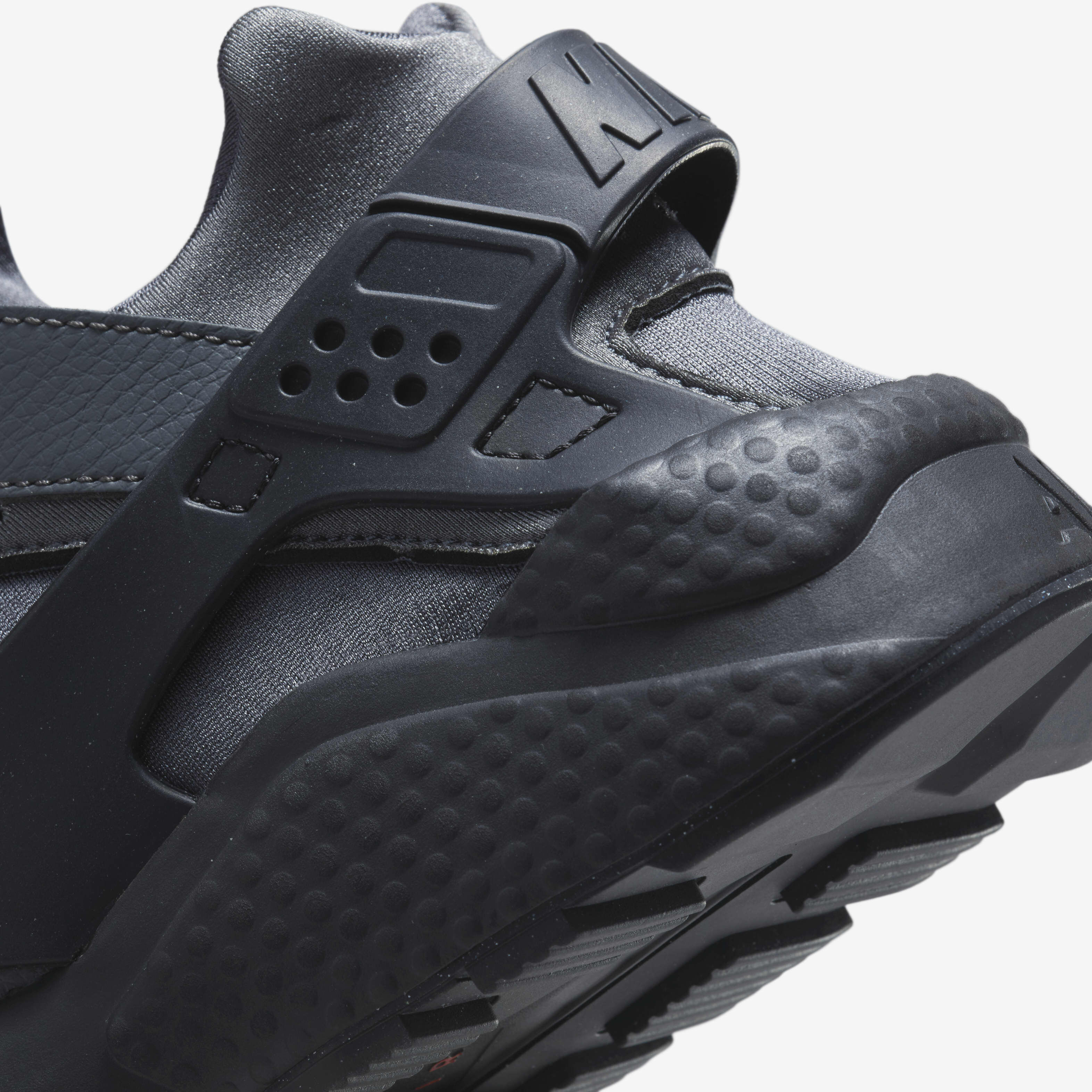 حذاء اير هيوراتشي image number 7