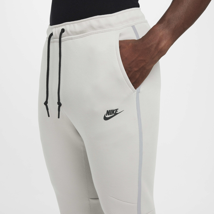 Nike Tech image number 2 Nike Tech image number 2