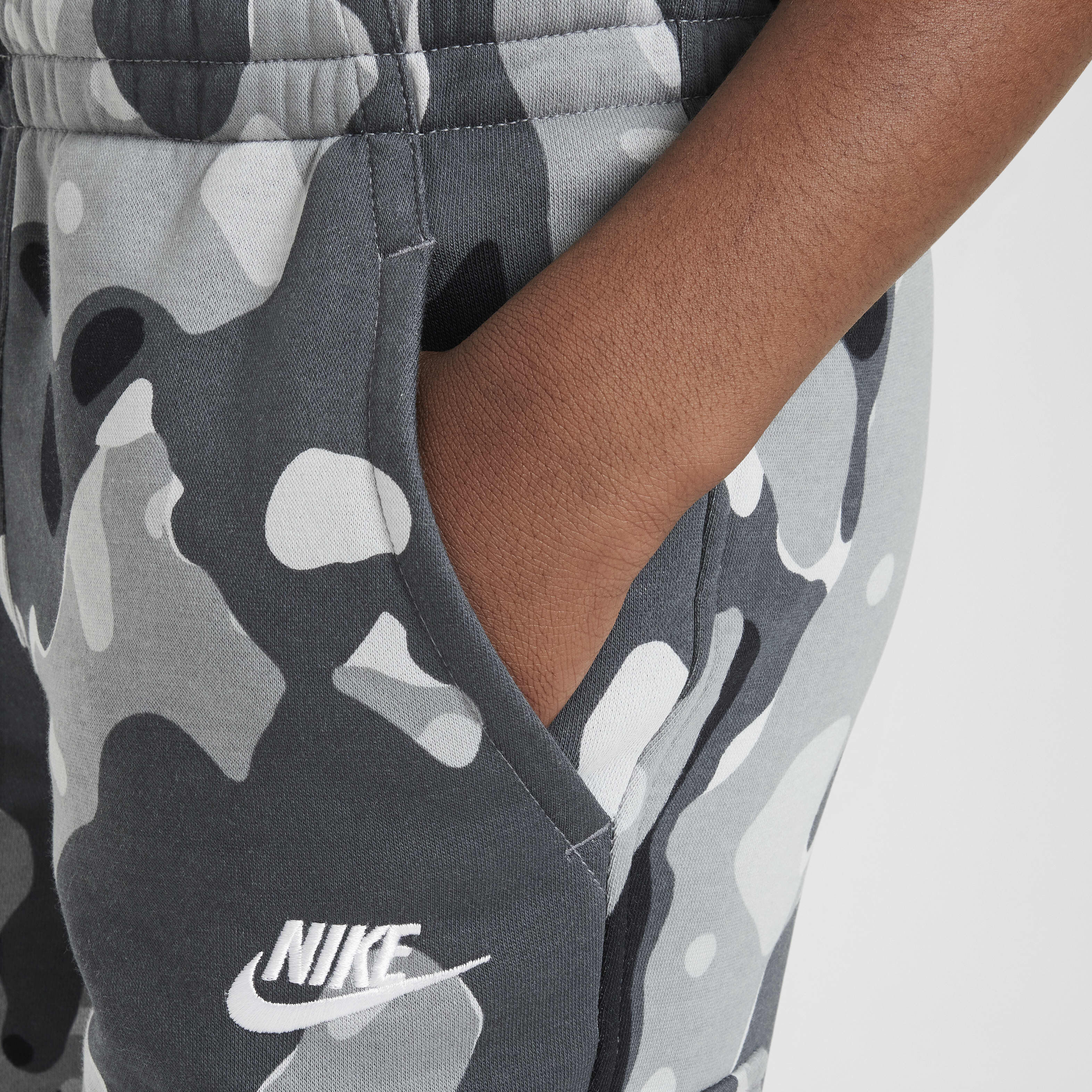 Nike club camo jogger deals