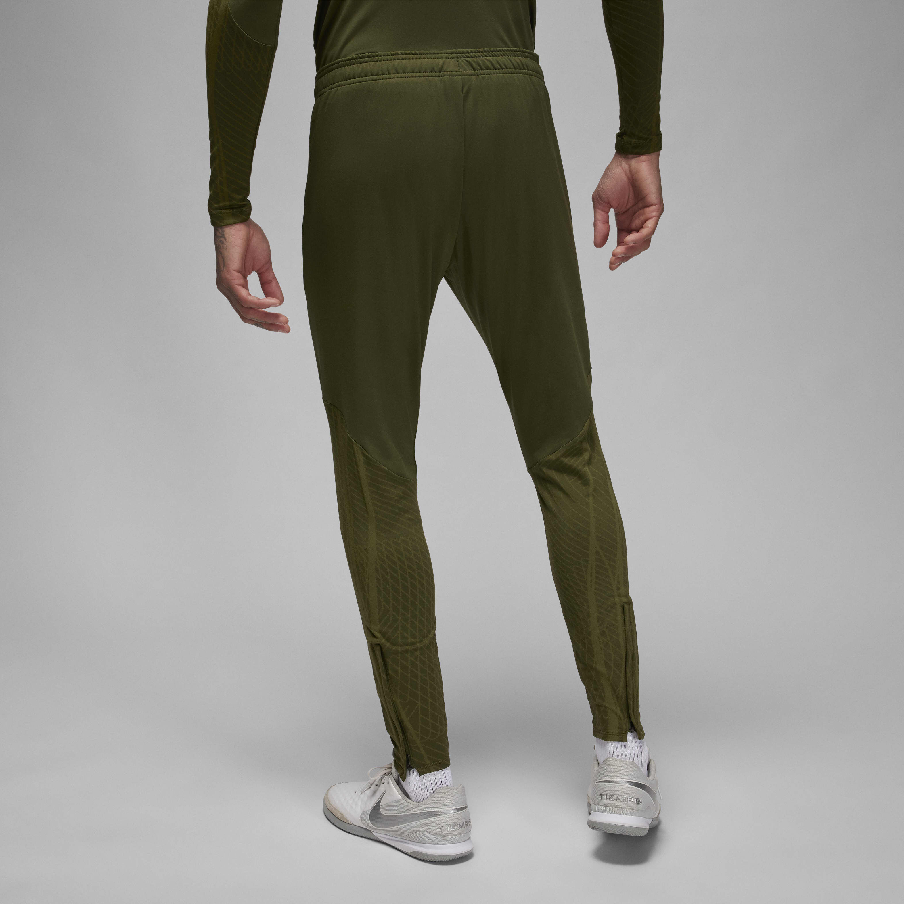 Paris Saint-Germain Strike Fourth image number 1