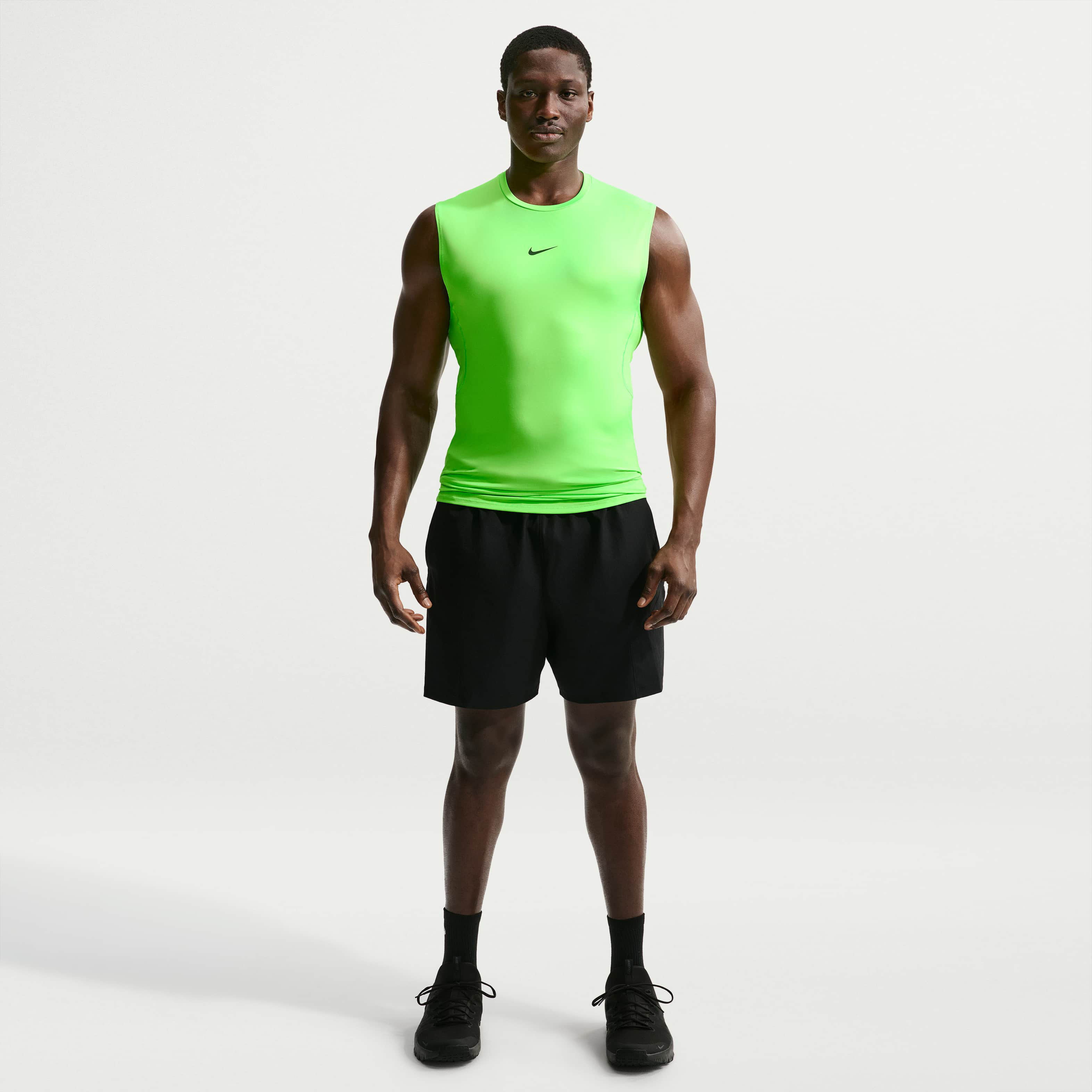 Nike Pro image number 3