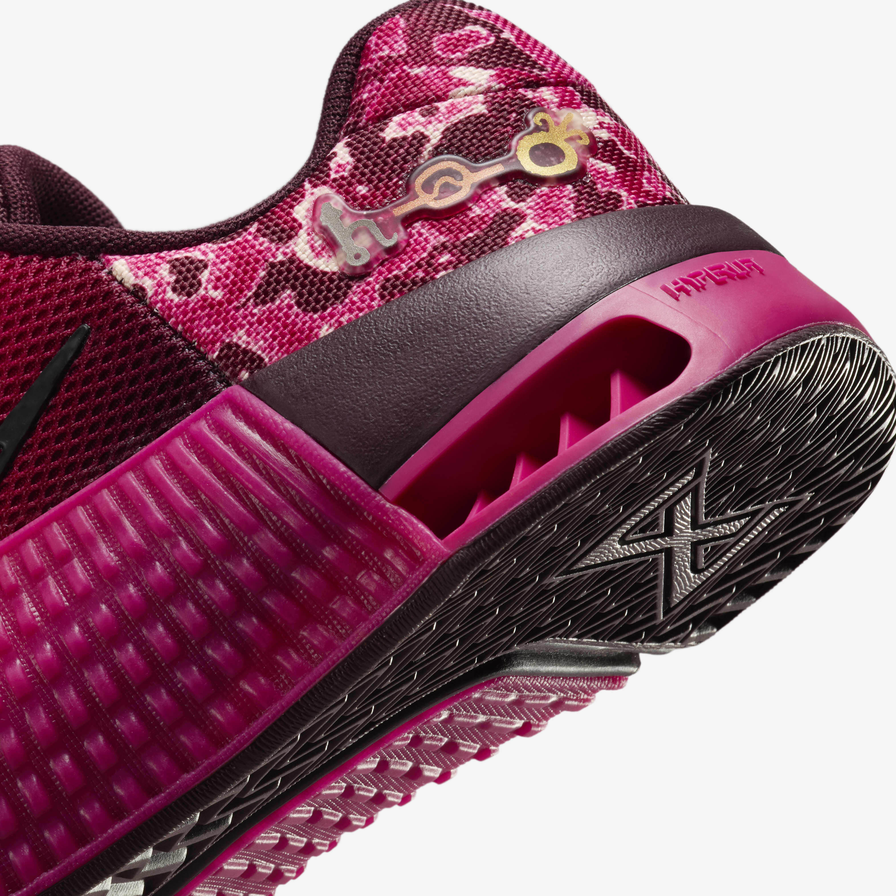 Nike metcon black and pink sales