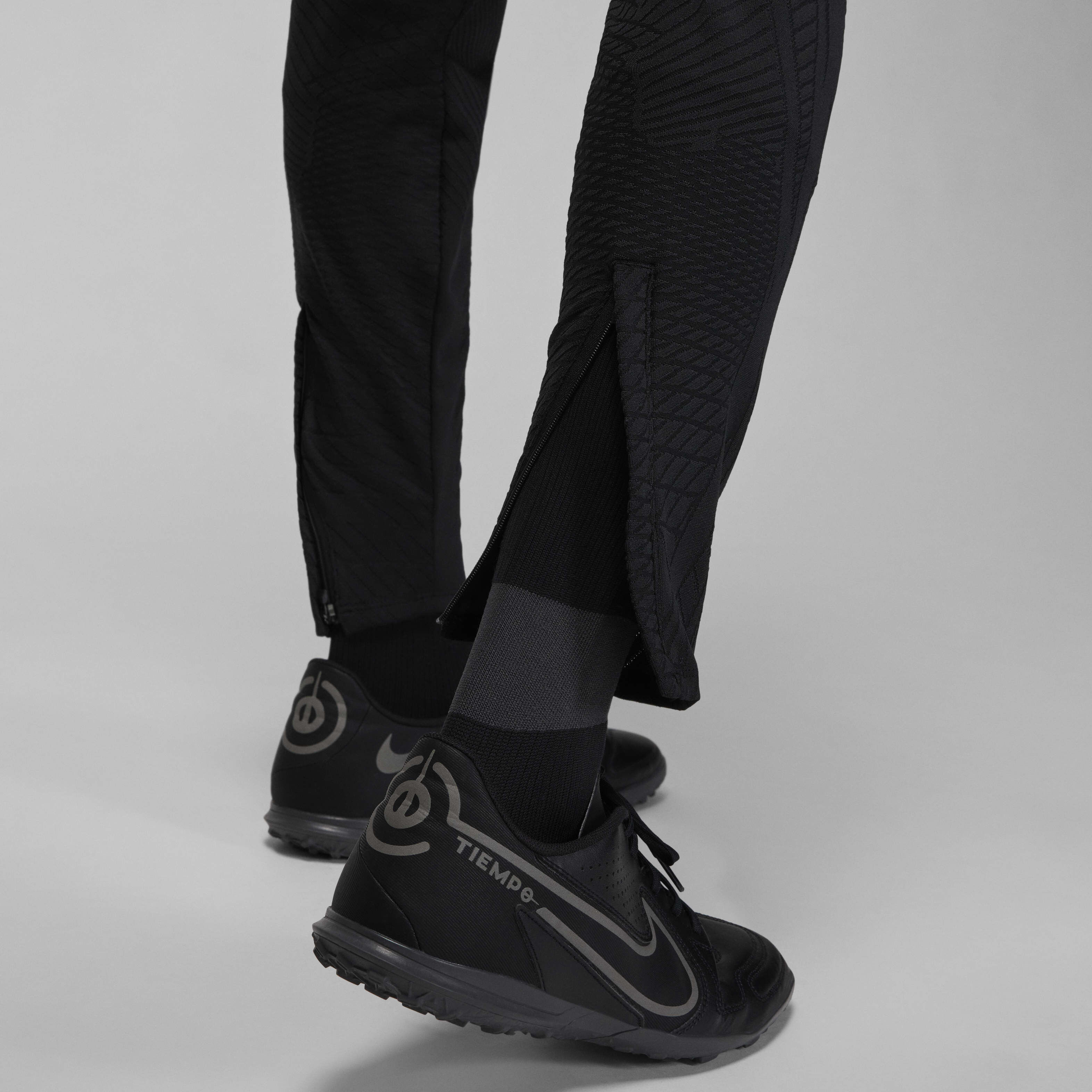 Paris Saint-Germain Strike Elite Third image number 5