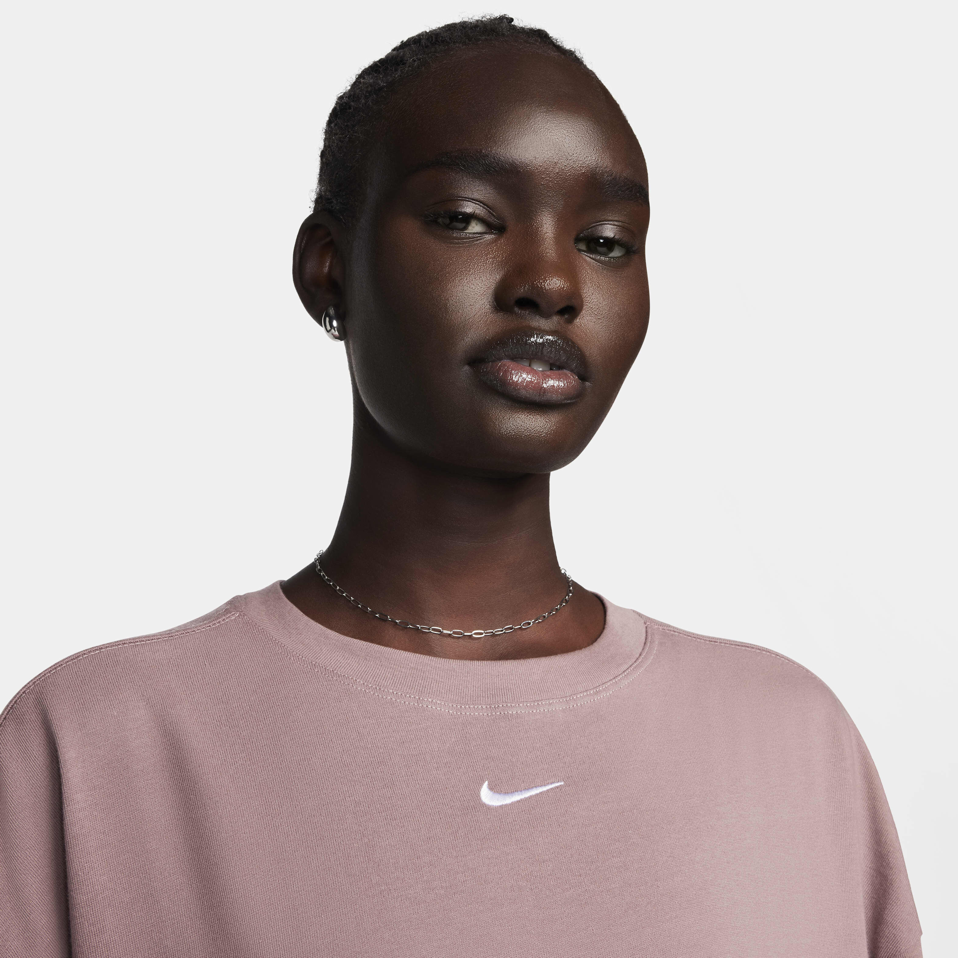 mikitamです。 Buy Nike Sportswear Essential Women's Oversized T-Shirt