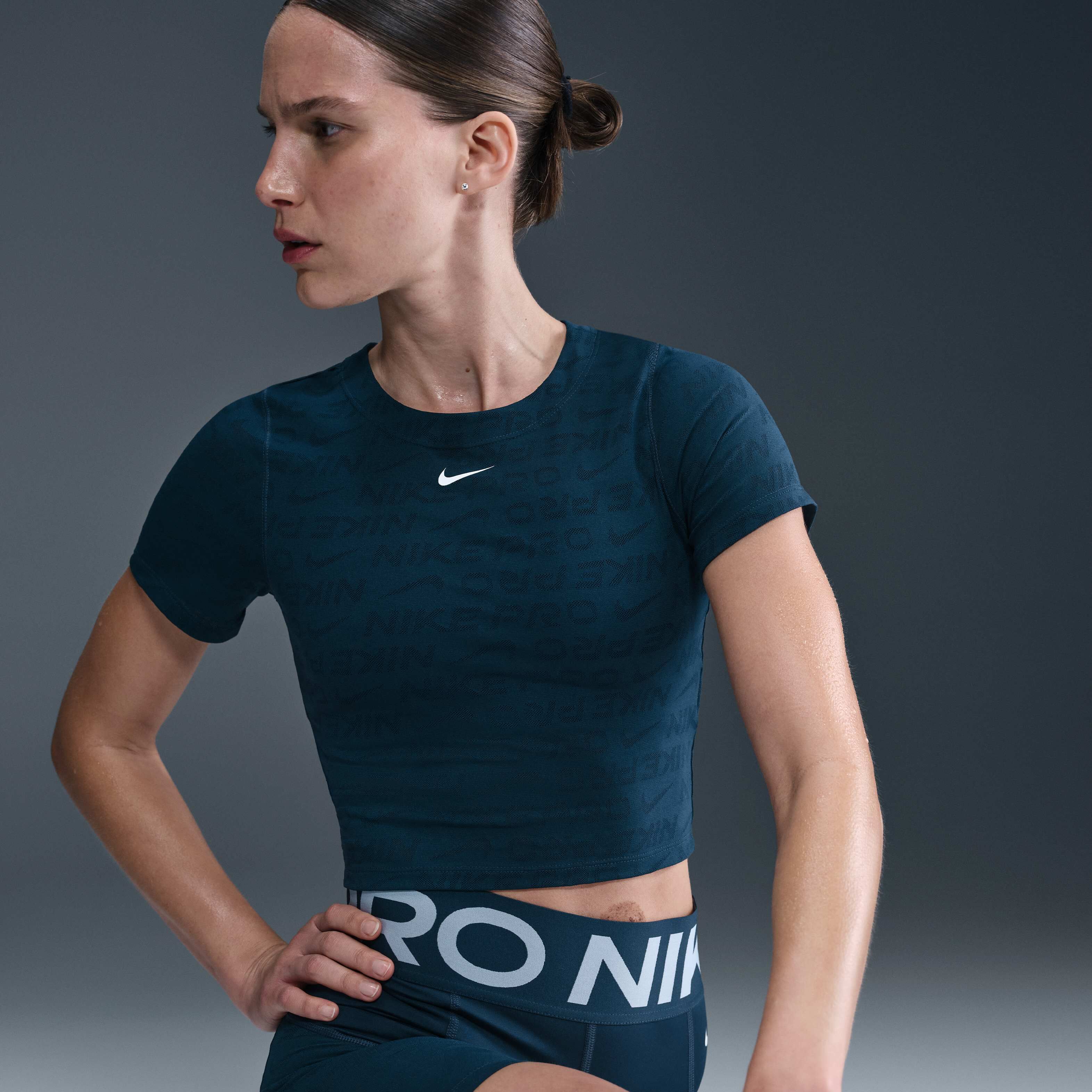 ★ Nike★ Pro Dry Fit Short Sleeve Crop Jacquard Top W Blac Nike Pro Women's Dri-FIT Short-Sleeve Cropped Jacquard Top