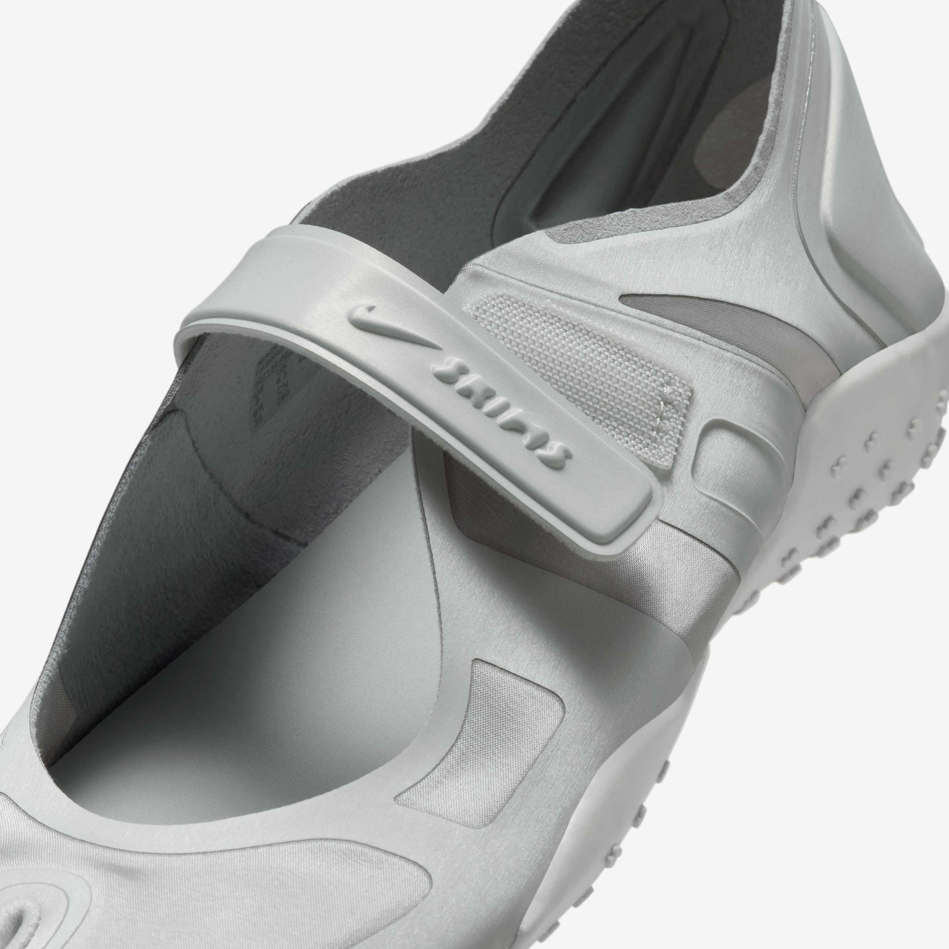 NikeSKIMS ريفت ساتين image number 6