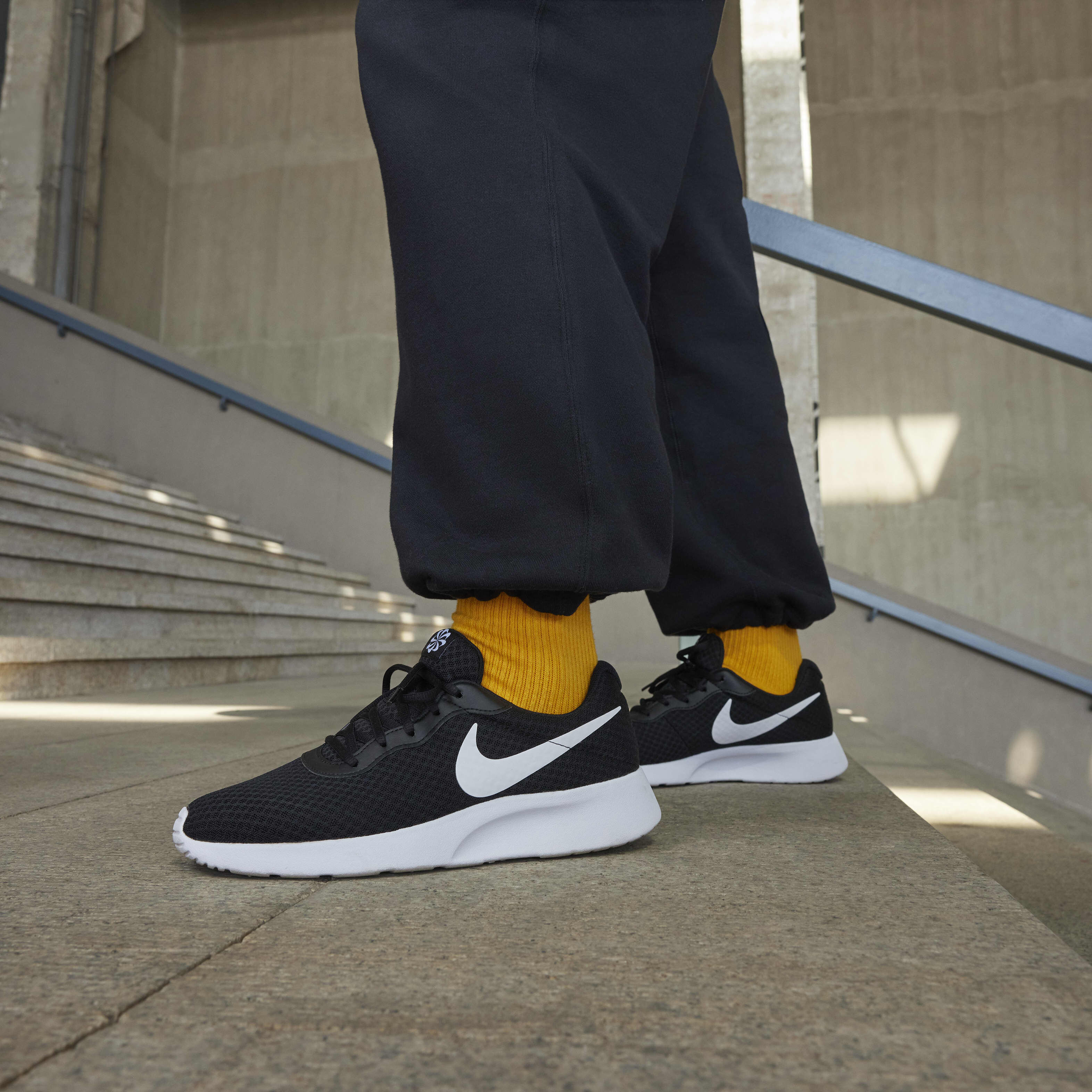 Nike tanjun outfit shop