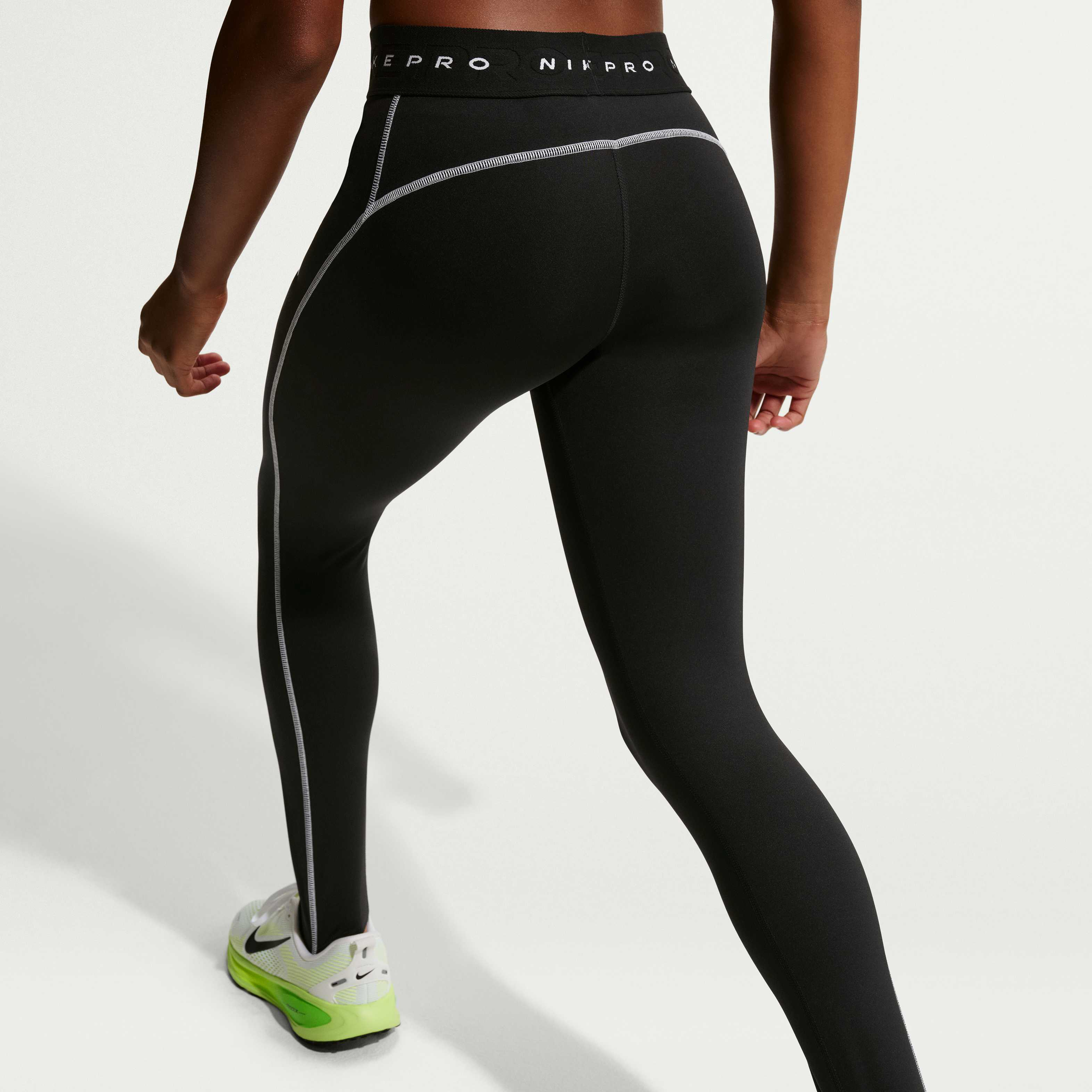 Nike Pro image number 2