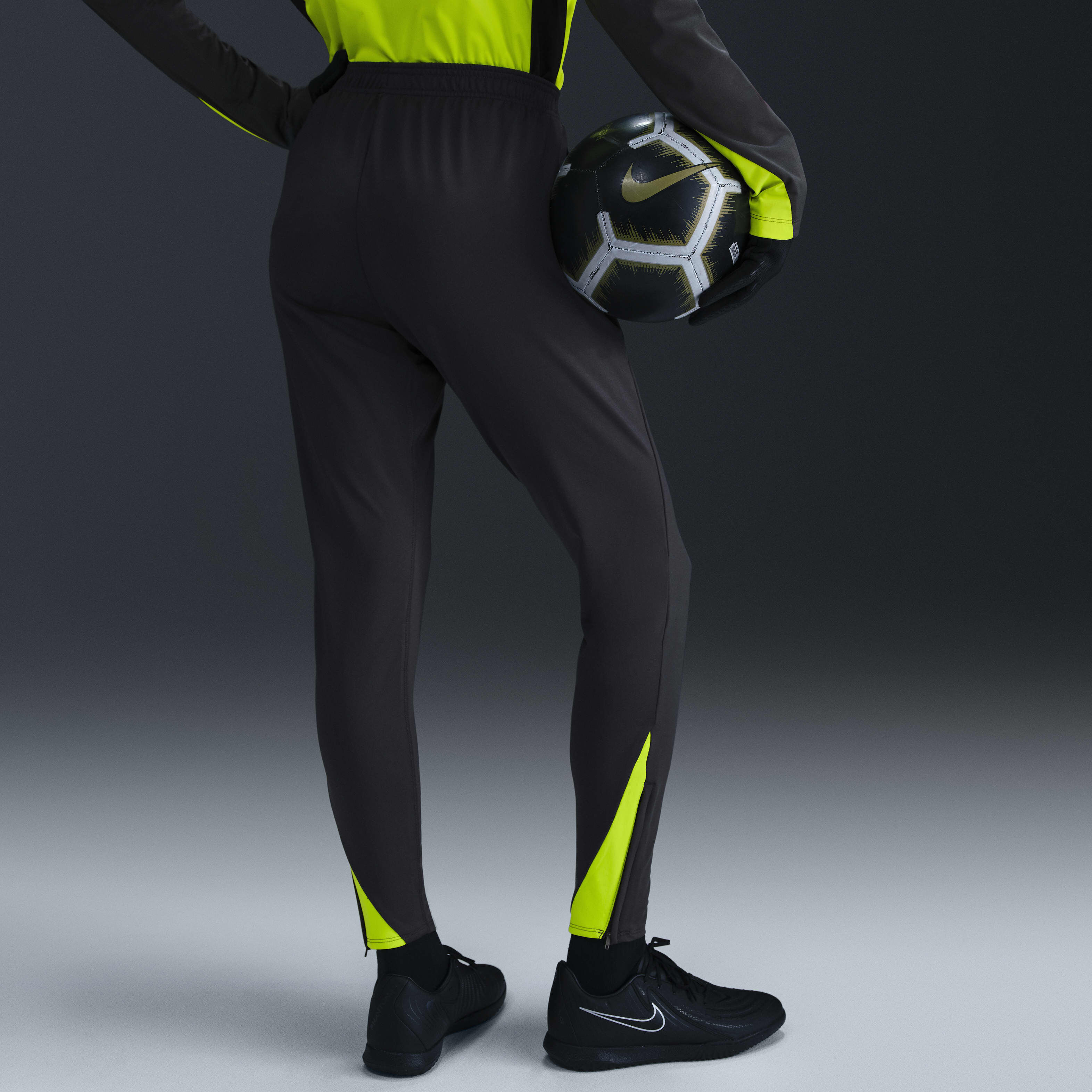 Nike Strike image number 2