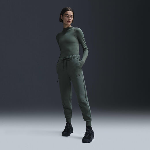 نايكي سبورتسوير تك فليس نايكي سبورتسوير تك فليس