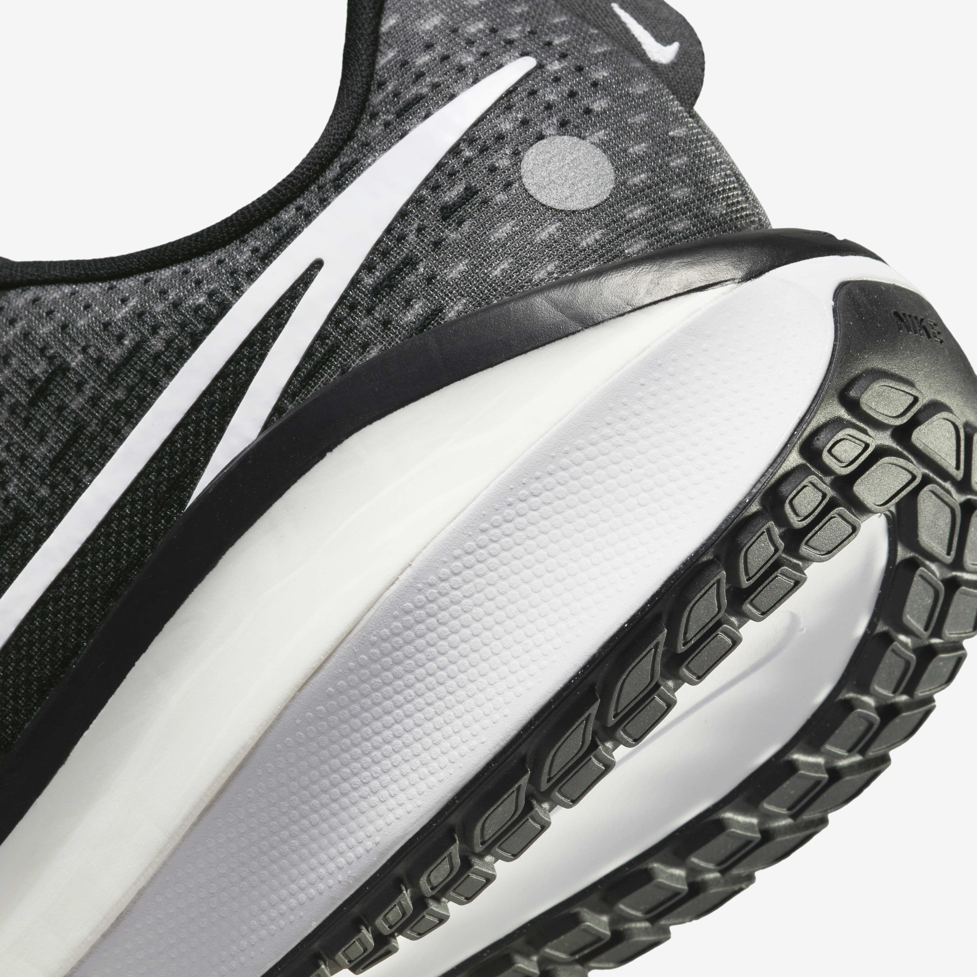 Buy Nike Vomero 17 Men s Road Running Shoes Nike Saudi Official
