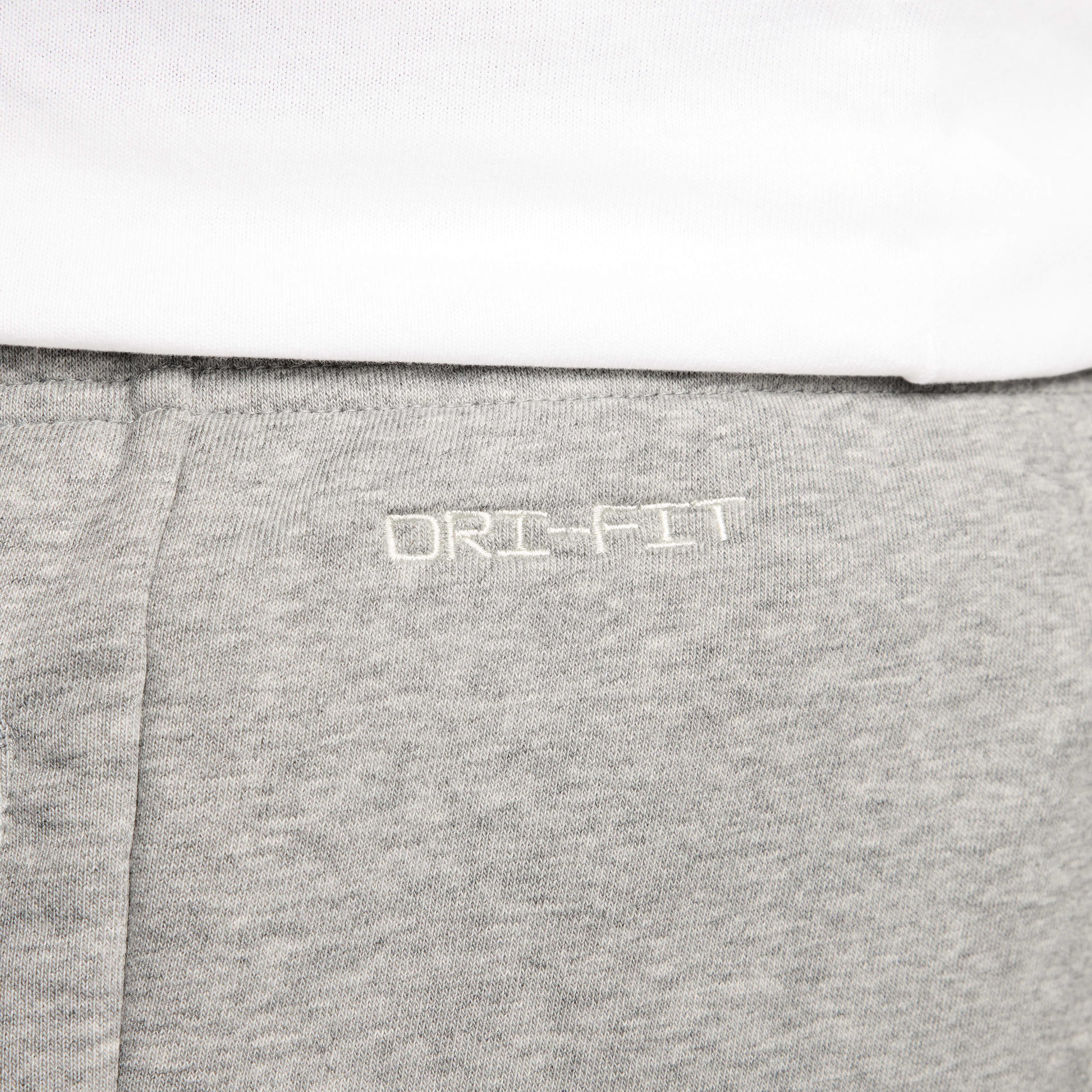 Nike Standard Issue image number 15