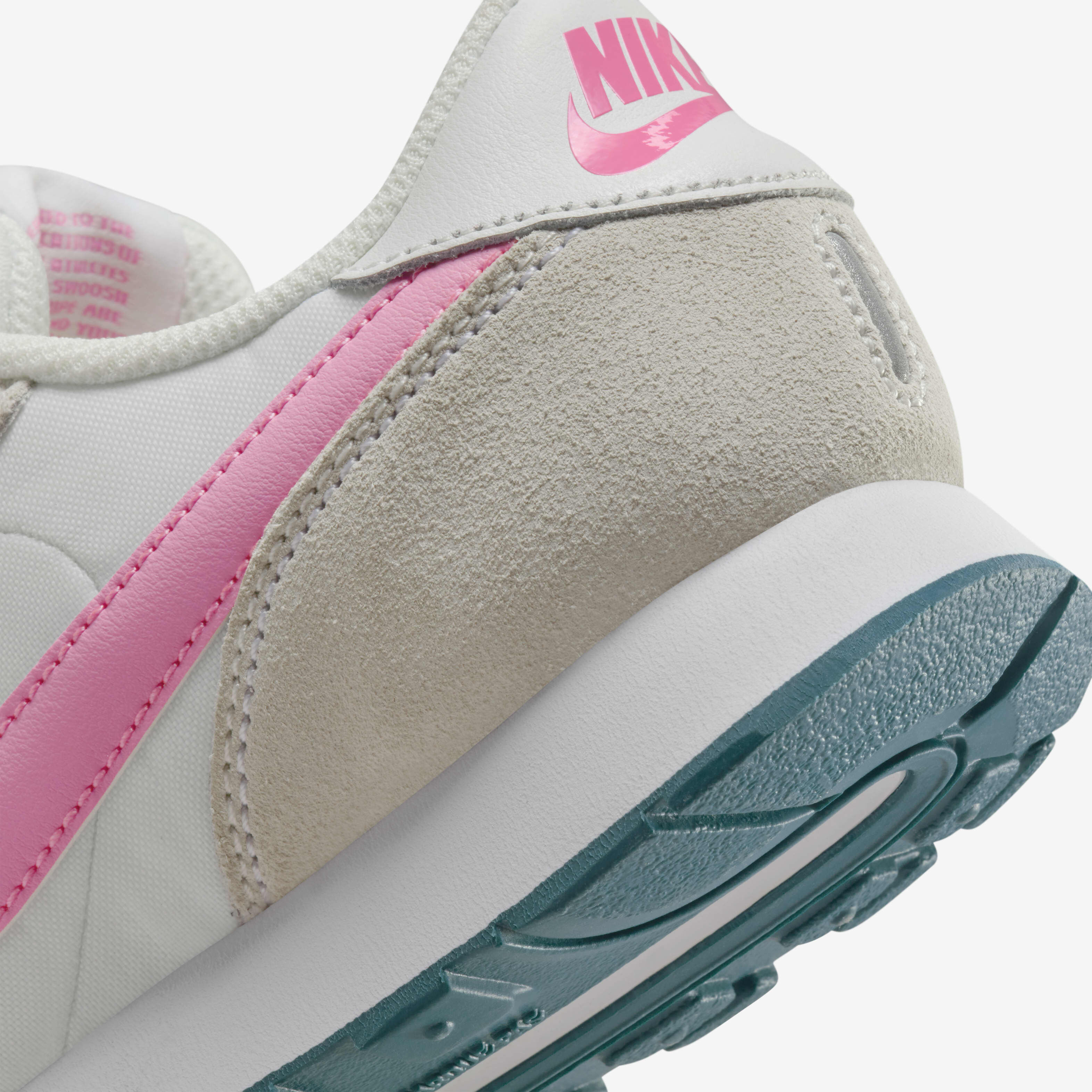 普通科　可可 Buy Nike MD Valiant Older Kids' Shoe - Summit White/White