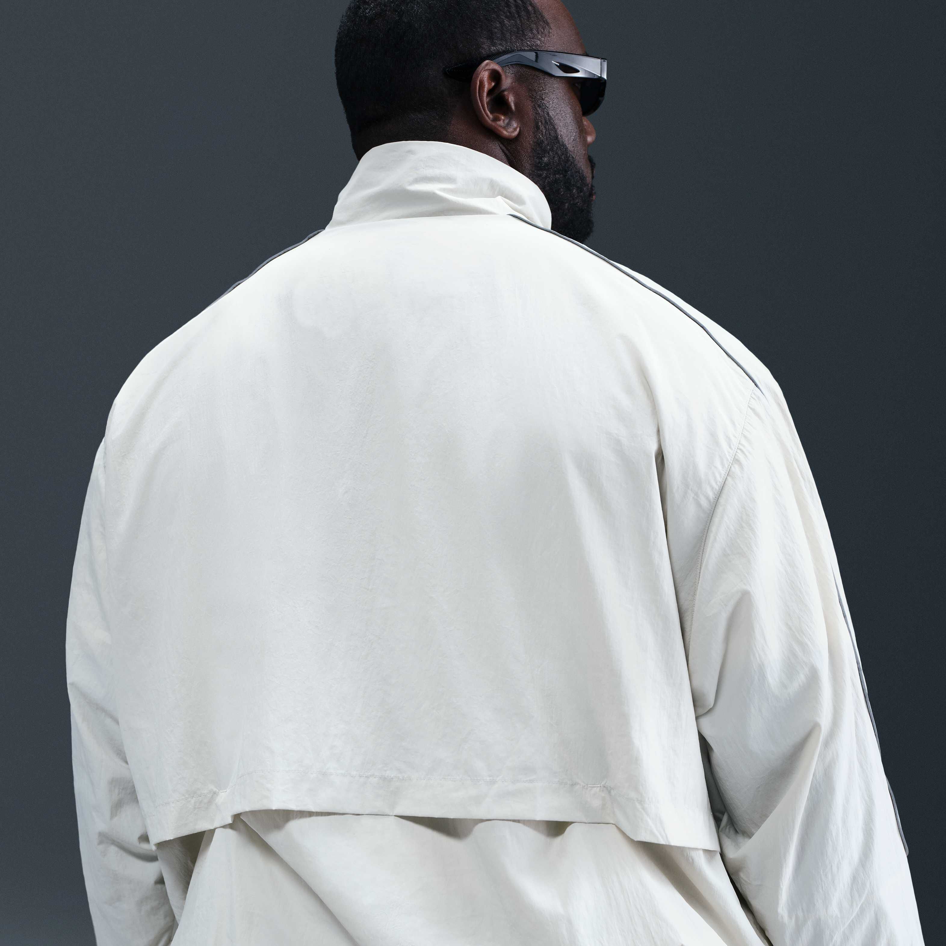 نايكي سبورتسوير سولو سووش image number 10