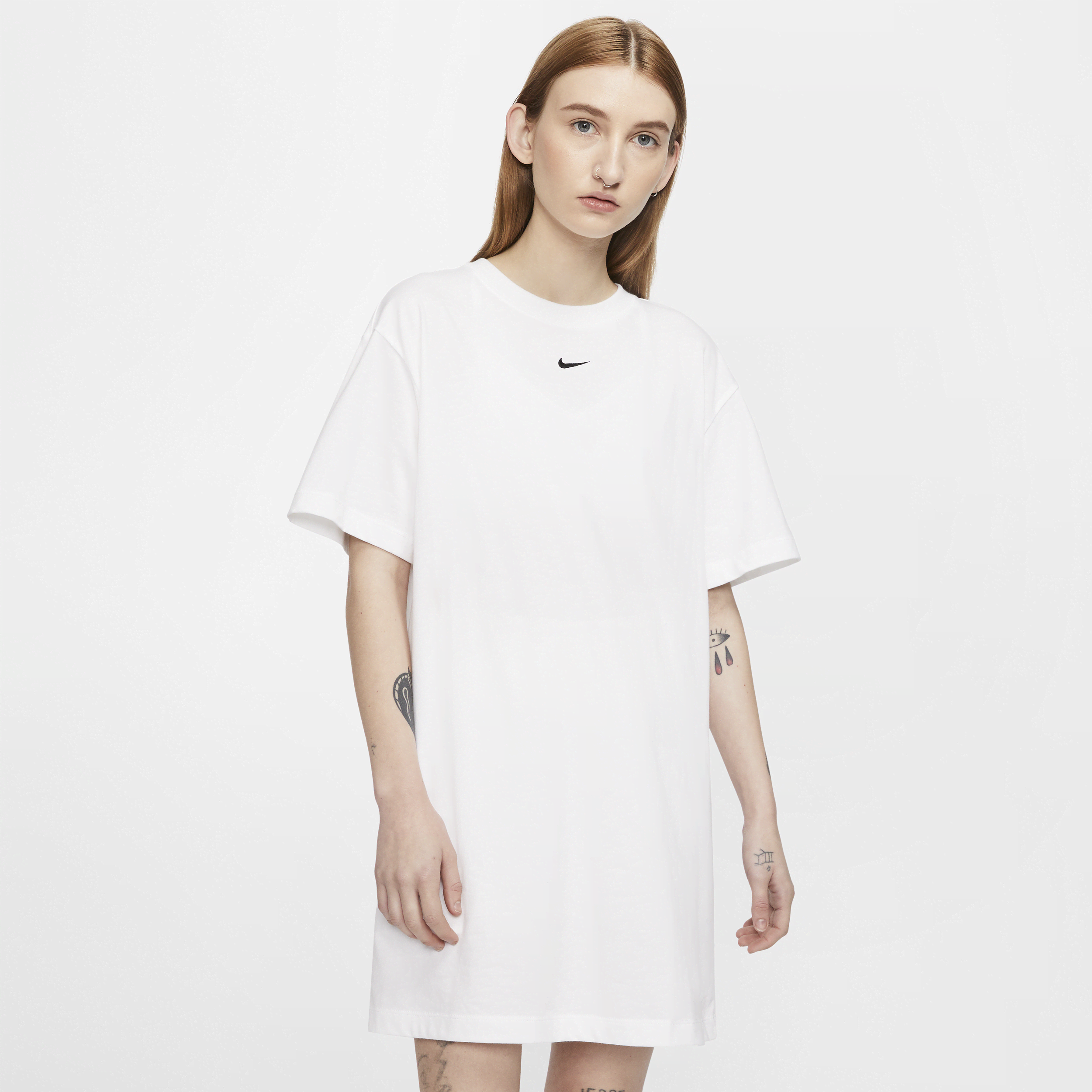 Nike t shirt outlet dress white