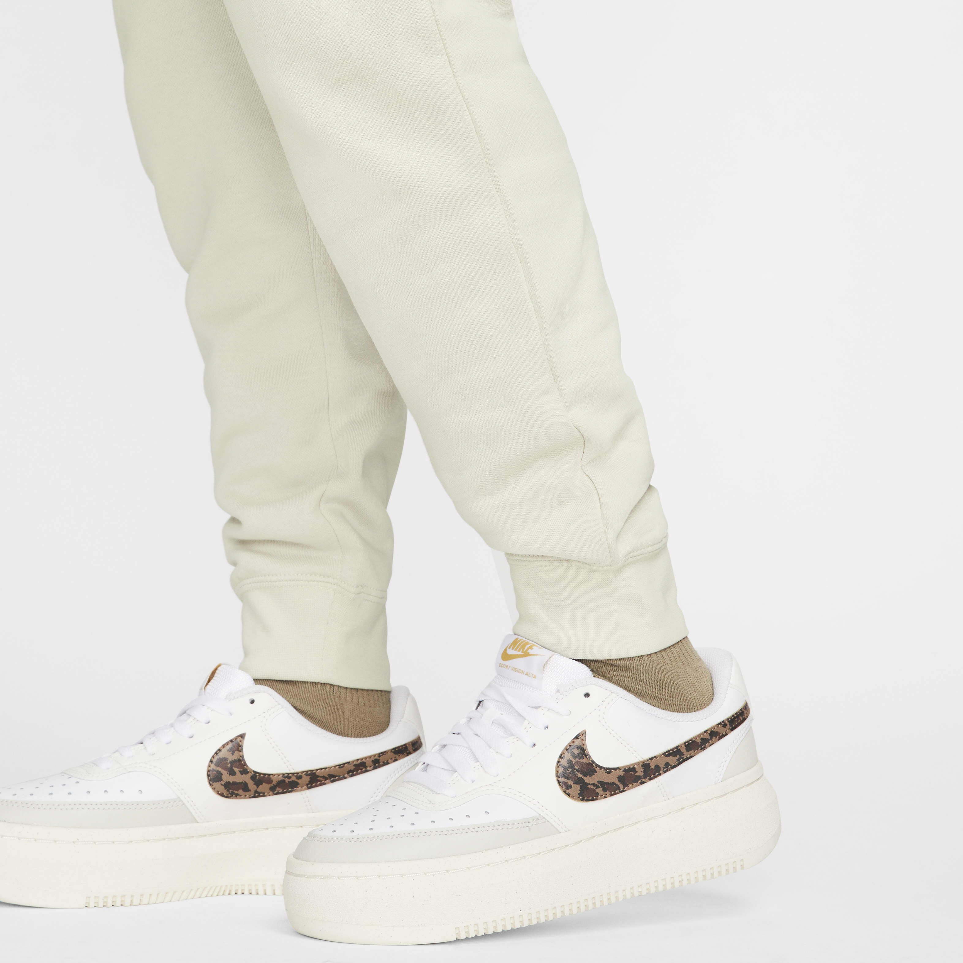 نايكي سبورتسوير ايسنشال image number 3