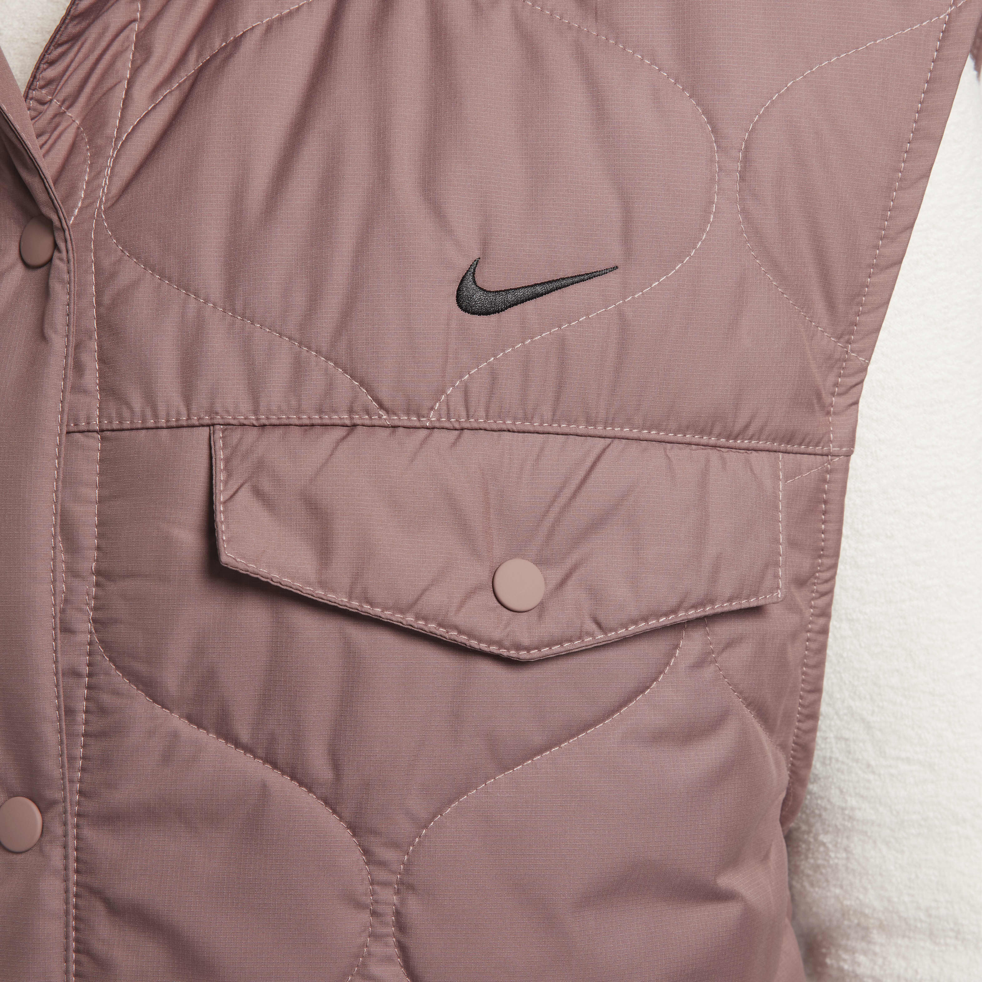 Nike Sportswear Essential image number 3