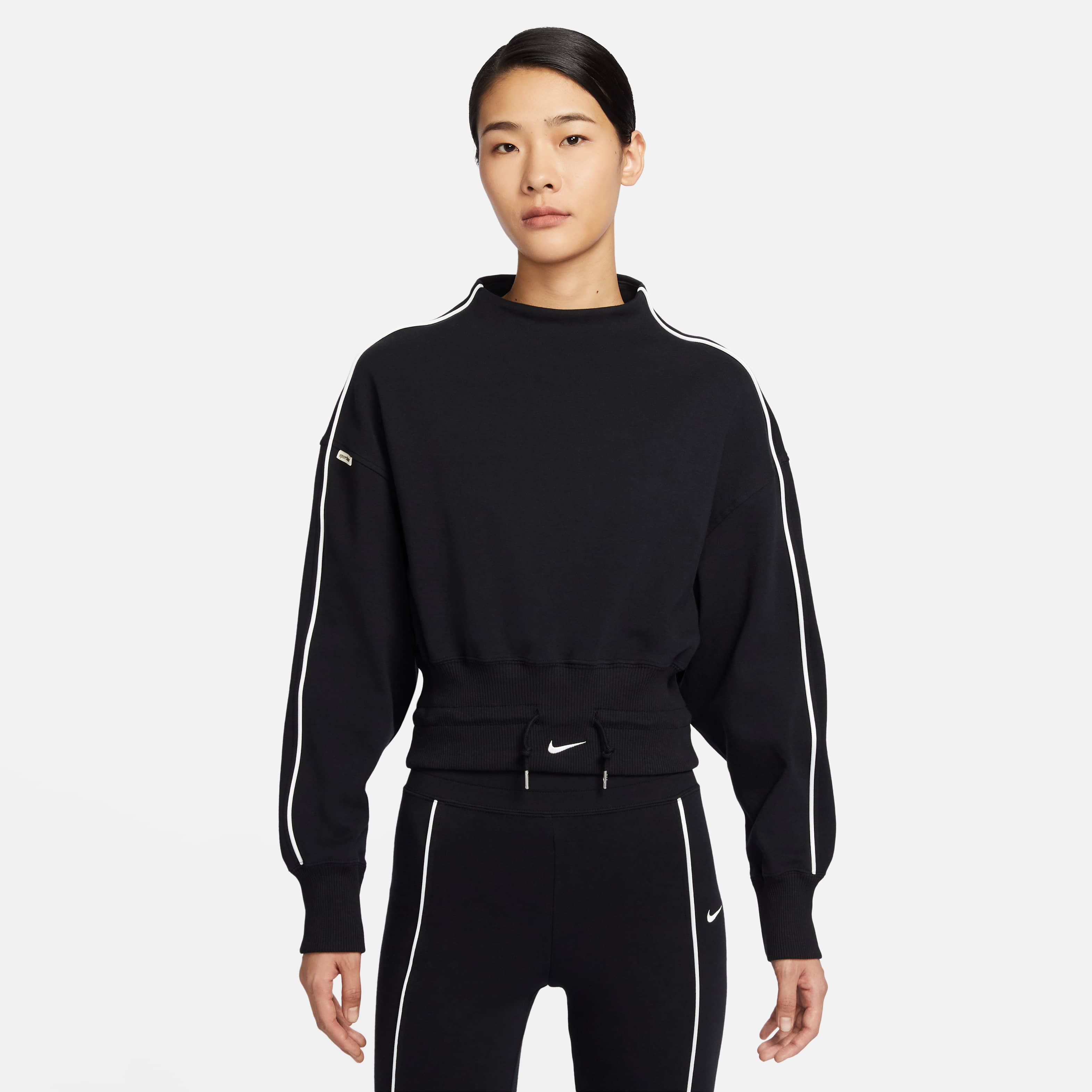 نايكي سبورتسوير كوليكشن image number 0