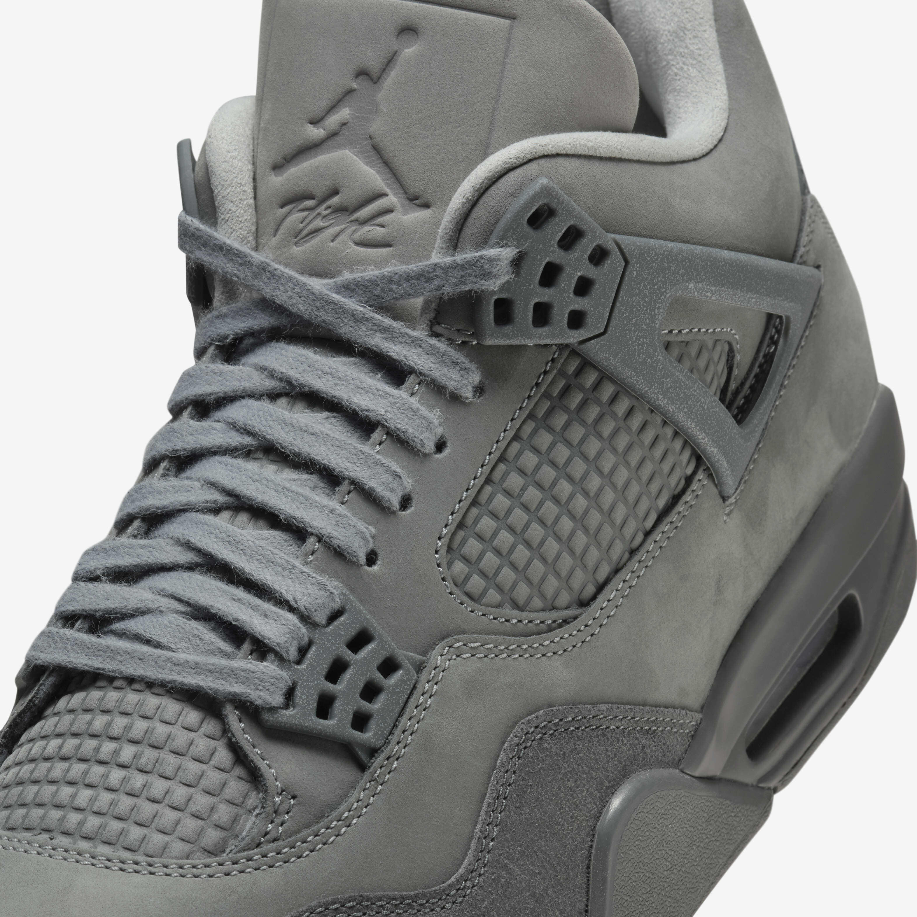 Buy Air Jordan 4 Retro SE Men s Shoes Smoke Grey Cement Grey Particle Grey Iron Grey Nike Saudi Official