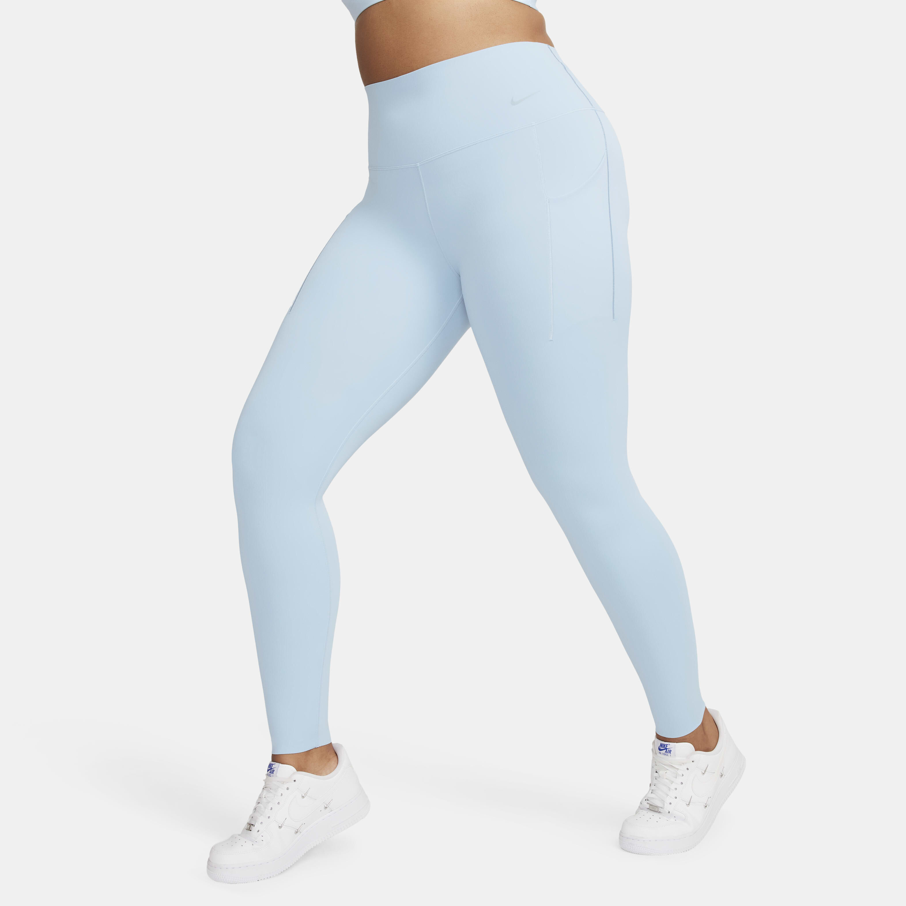 نايكي يونيفيرسا image number 2