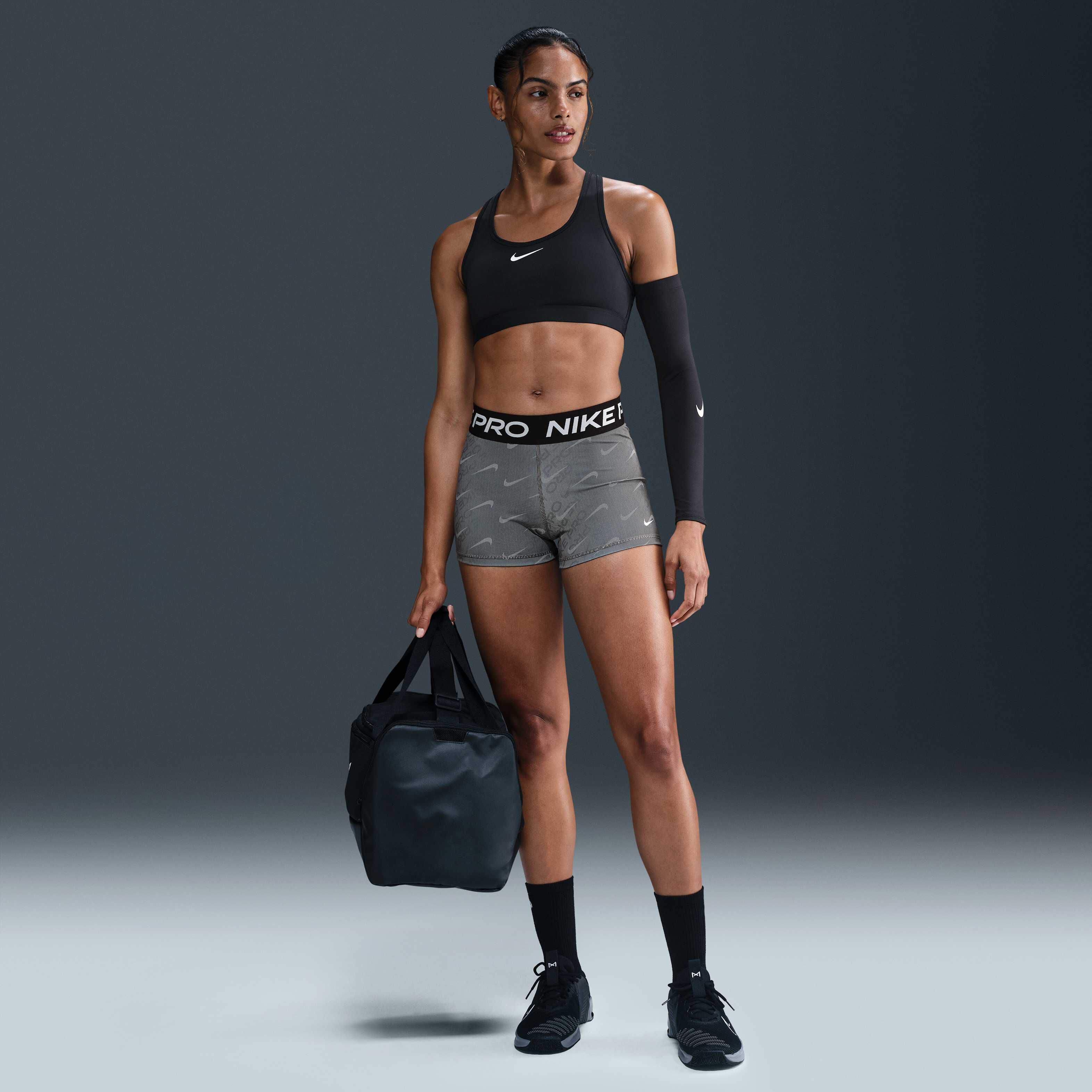 Nike Pro image number 0