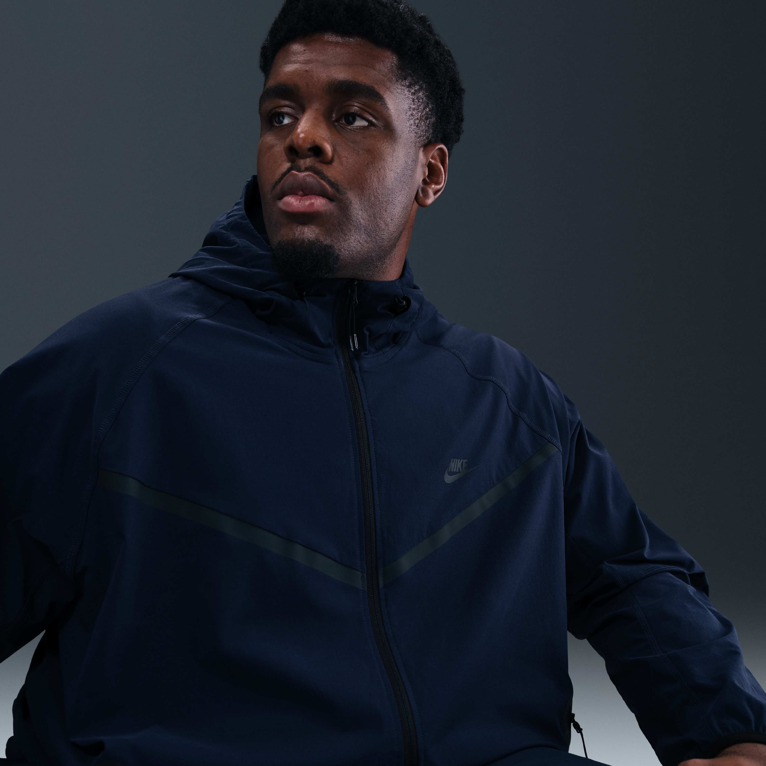 نايكي تك ويندرانر image number 8