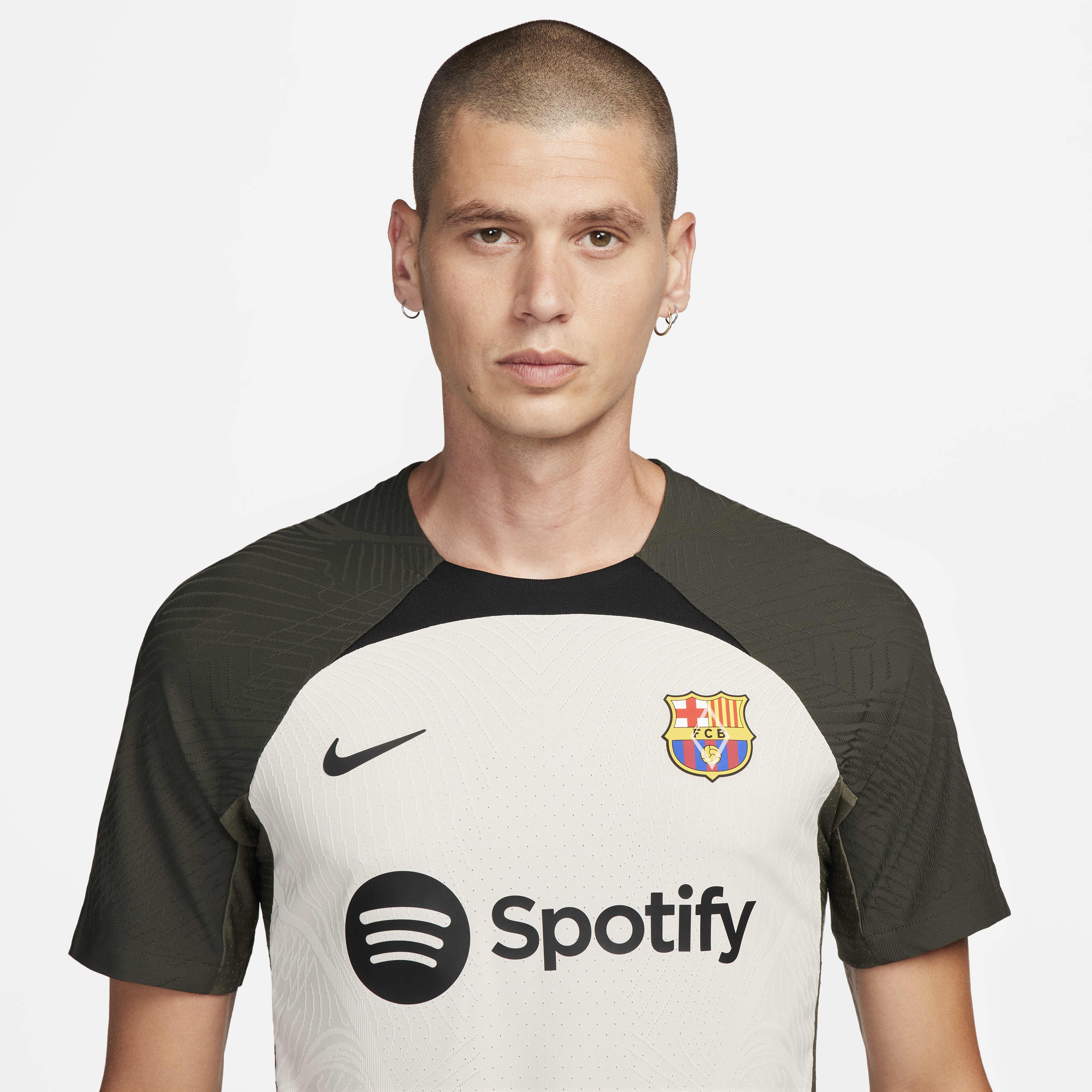 F.C. Barcelona Strike Elite image number 2