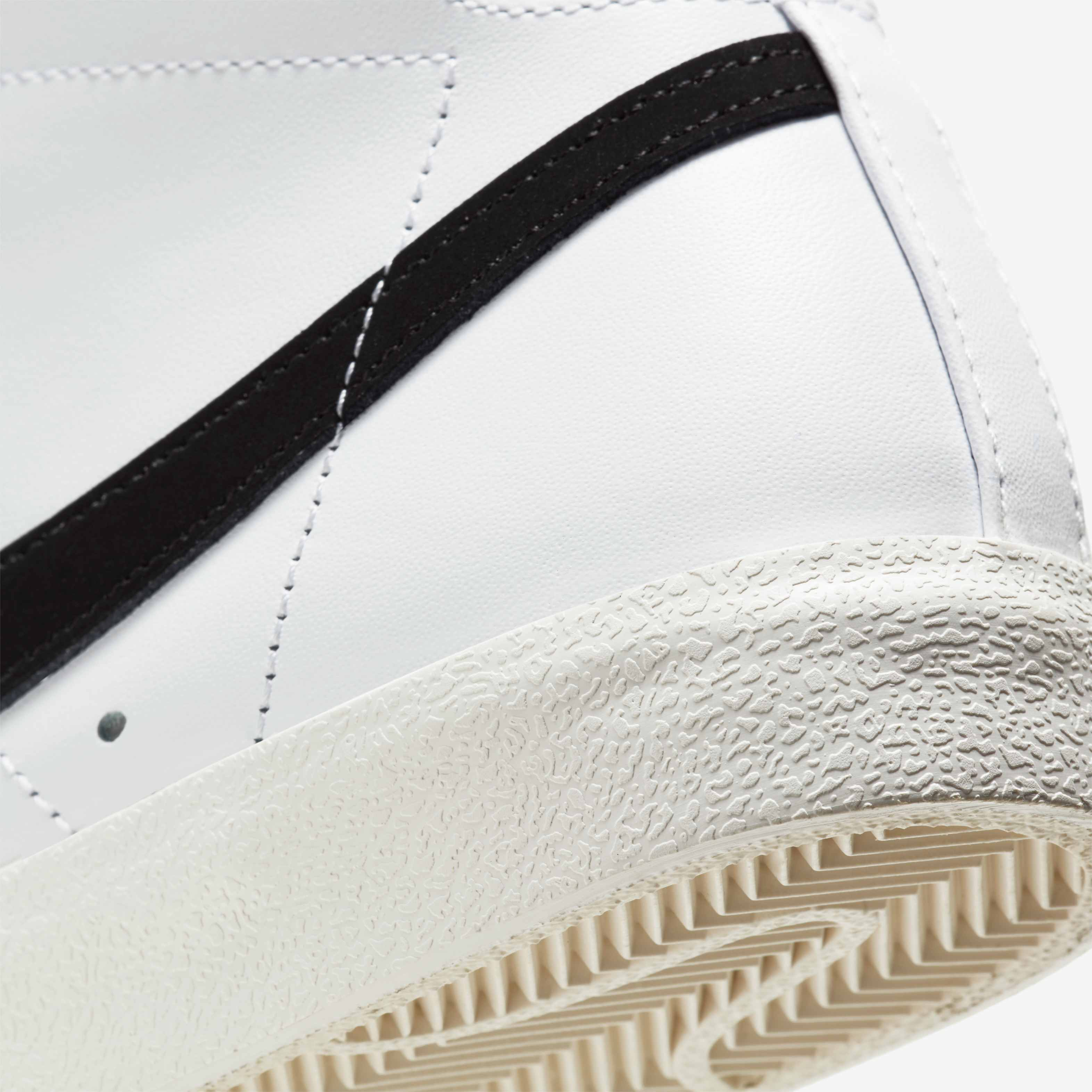 Nike Blazer Mid '77 image number 11