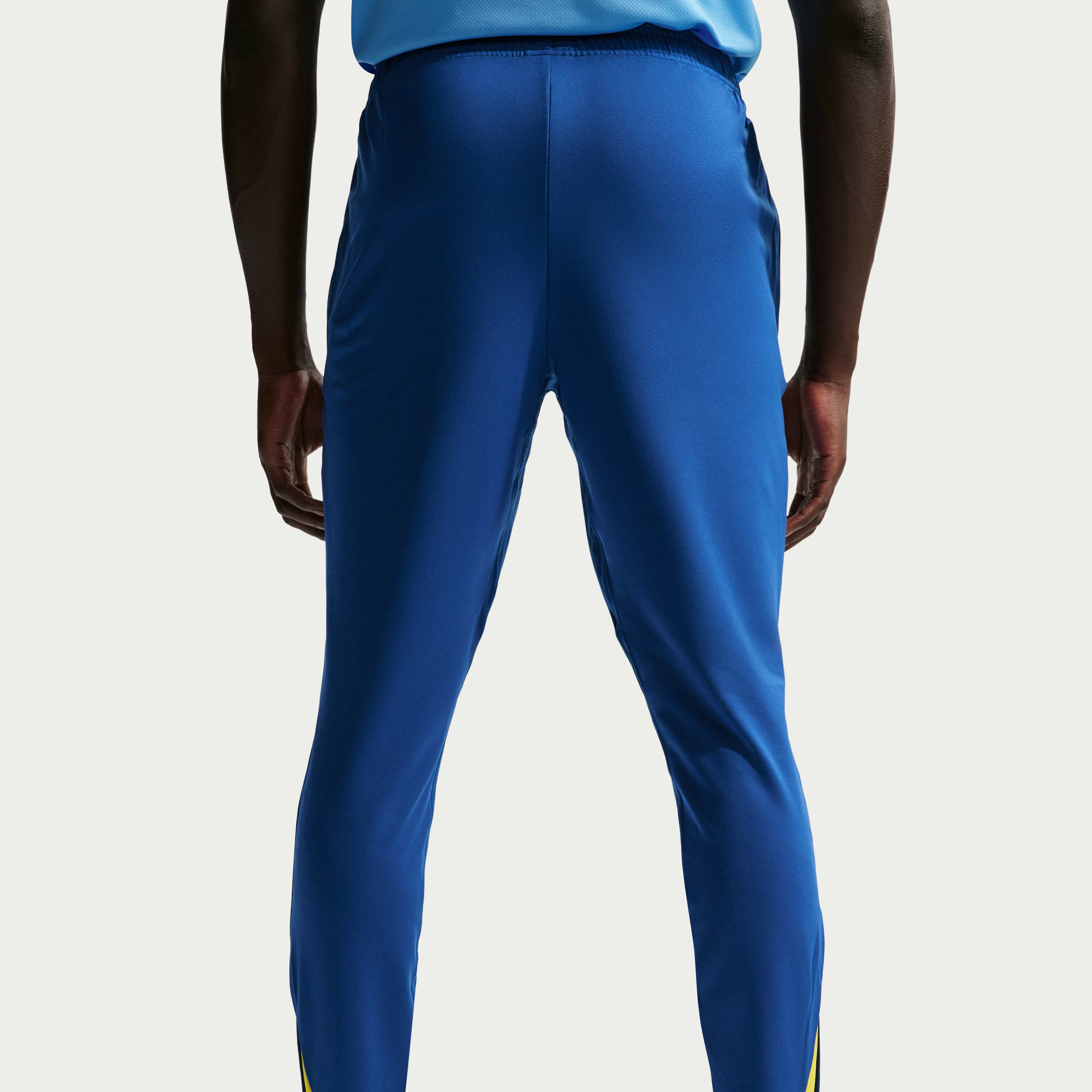 F.C. Barcelona Strike SE image number 2