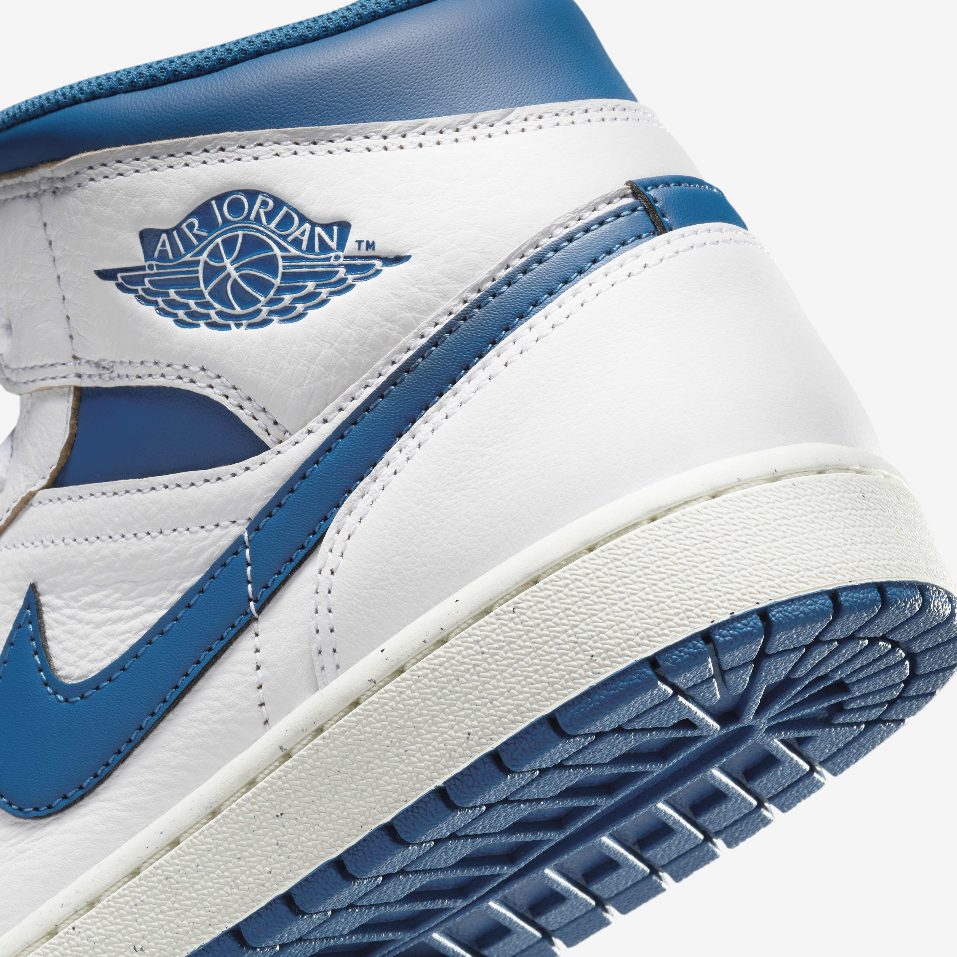Buy Air Jordan 1 Mid SE Men s Shoes Nike Saudi Official
