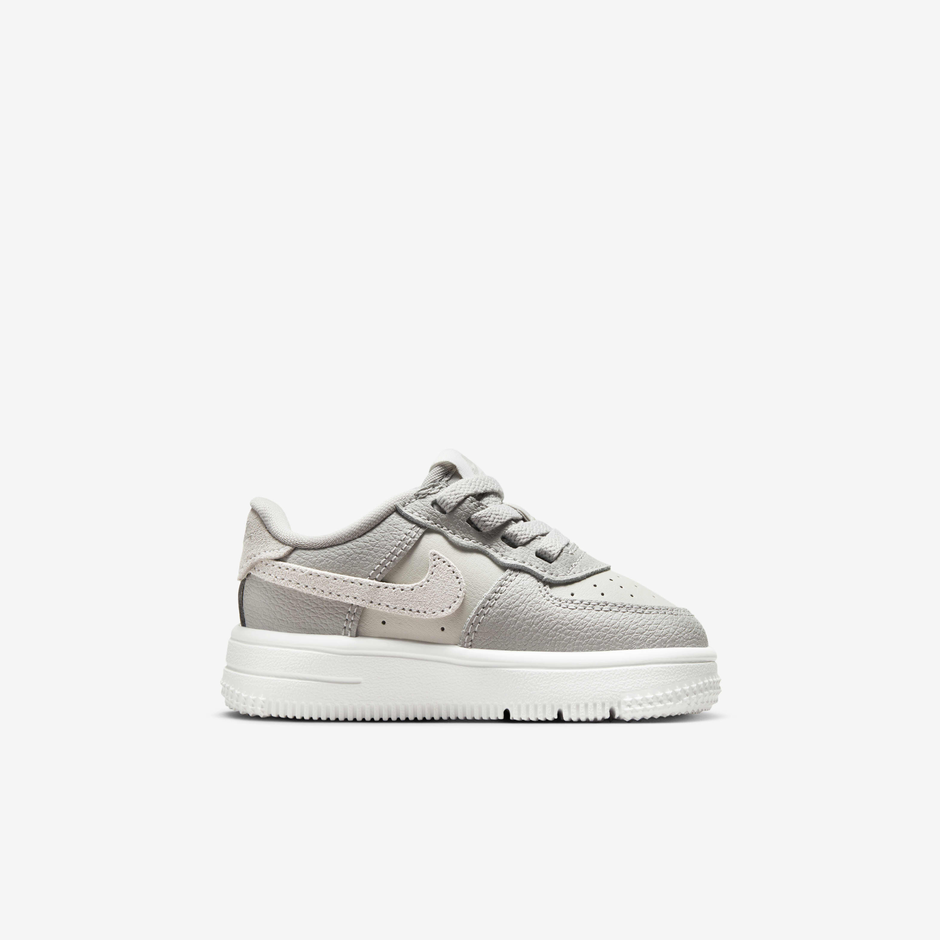 Nike Force 1 Low LV8 EasyOn image number 2