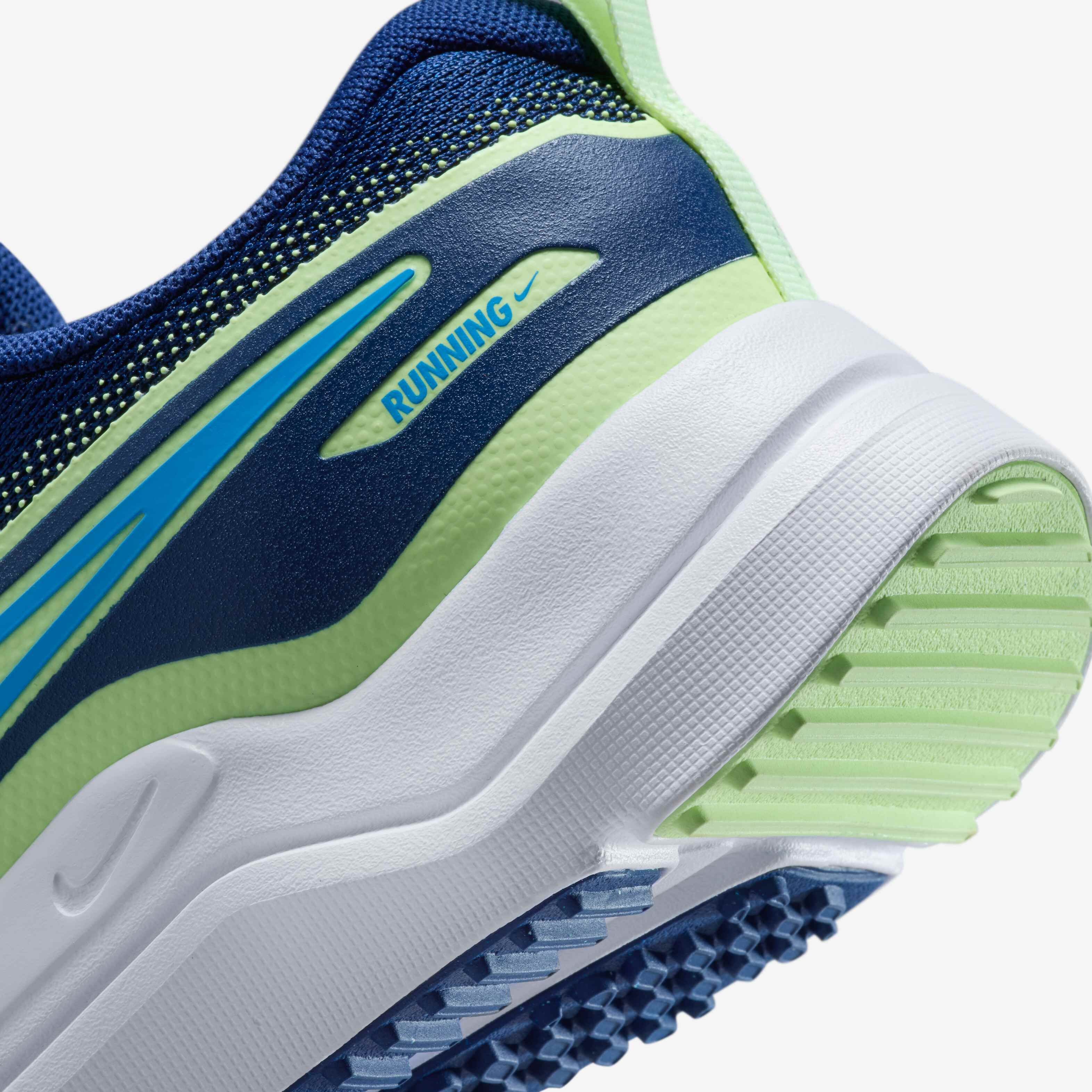 Nike Cosmic Runner image number 7