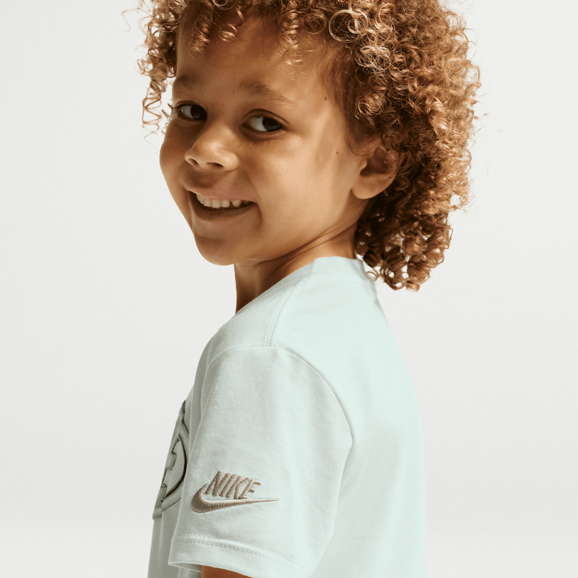 Nike Sportswear Club image number 3