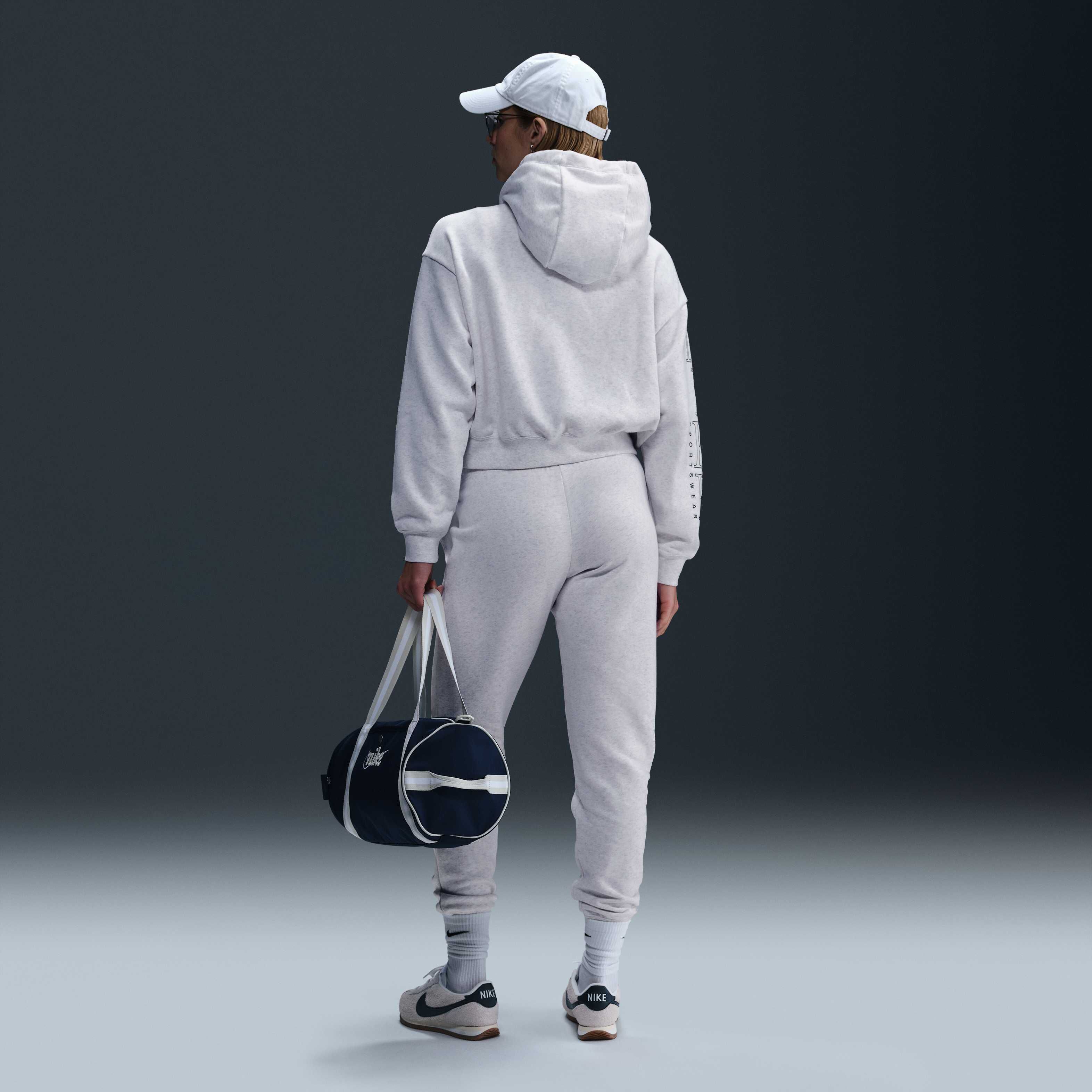 نايكي سبورتسوير كلوب فليس image number 4