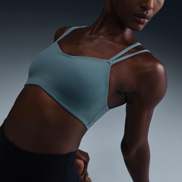 Nike Zenvy Strappy image number 2 Nike Zenvy Strappy image number 2