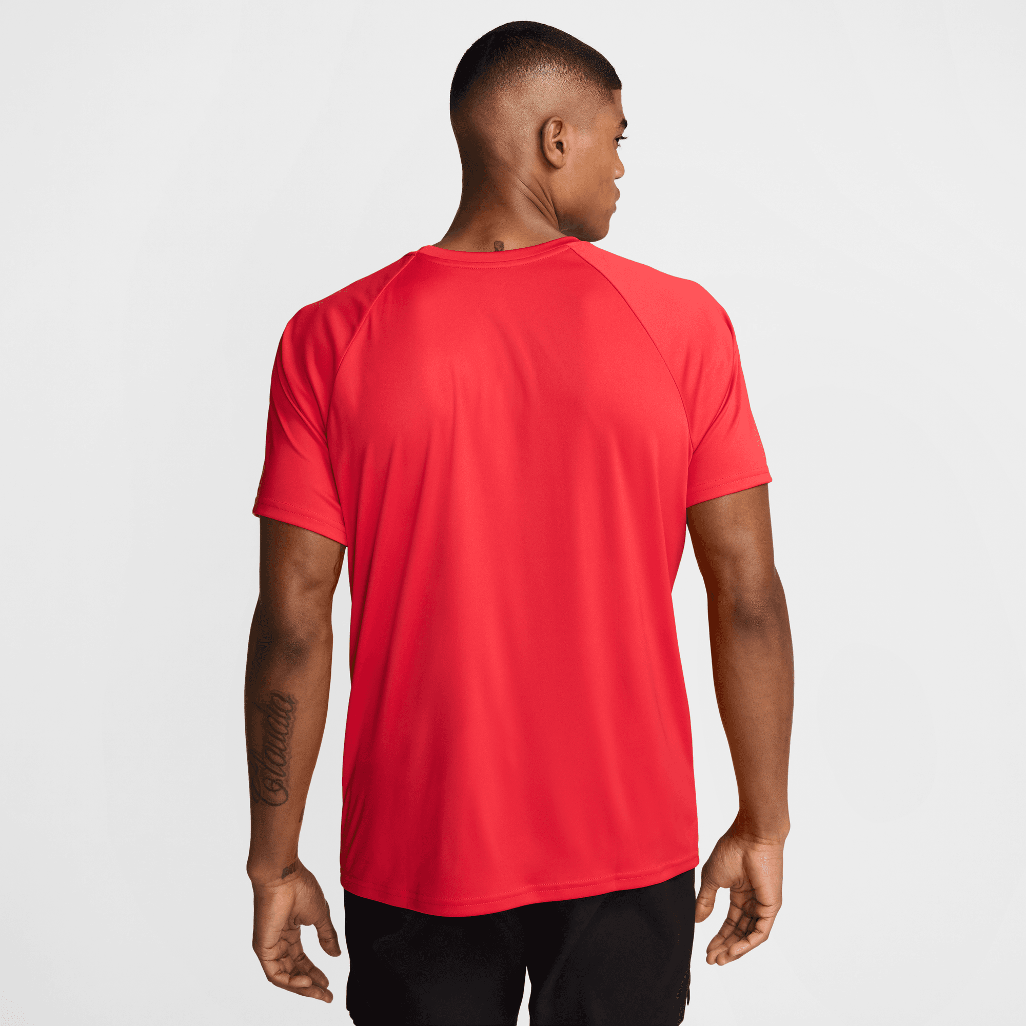 Nike Essential image number 1