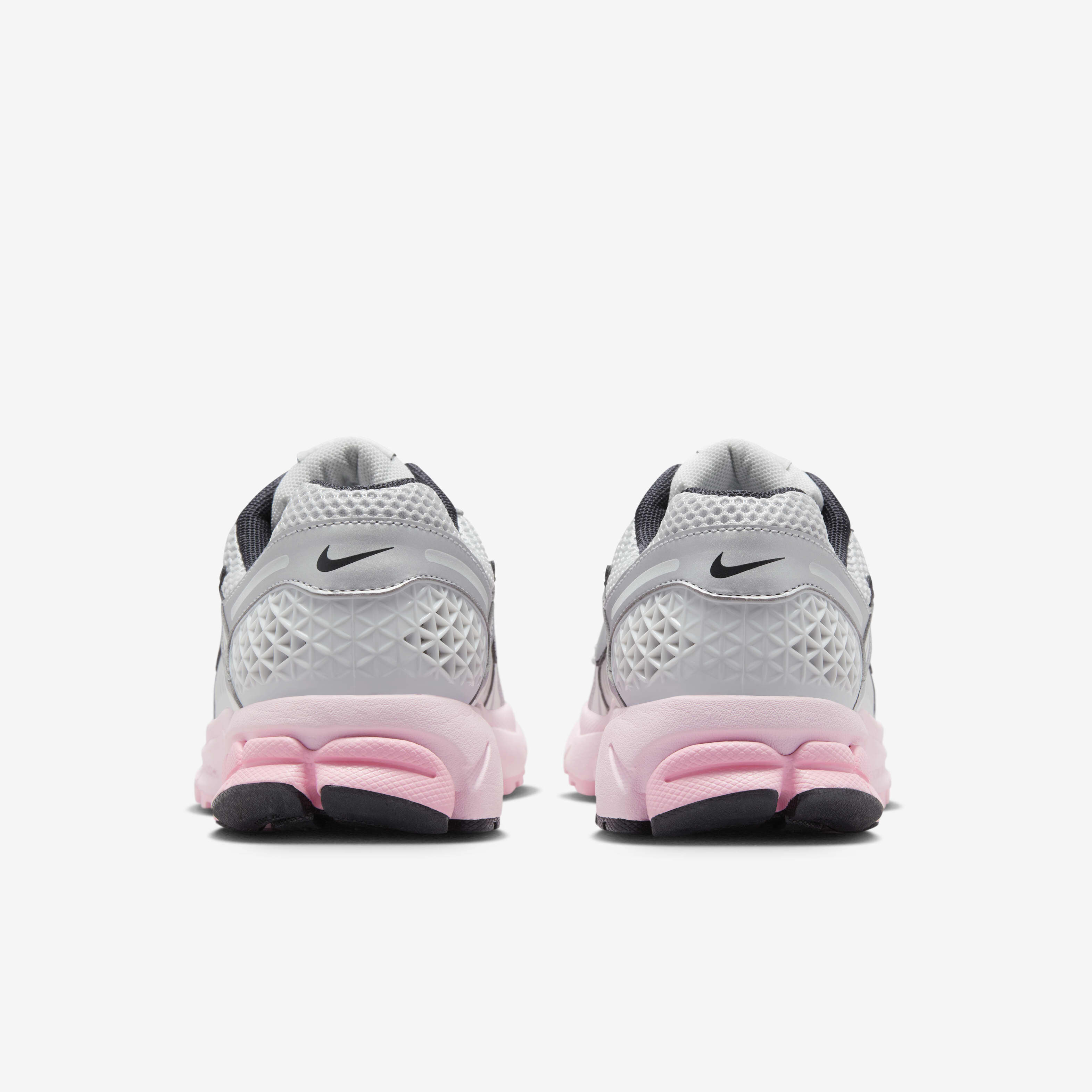 Nike★(W) NIKE ZOOM VOMERO 5 PINK FOAM★送料・関税込★ Amazon.com | Nike Zoom Vomero 5 “Triple Pink” Womens FQ0257