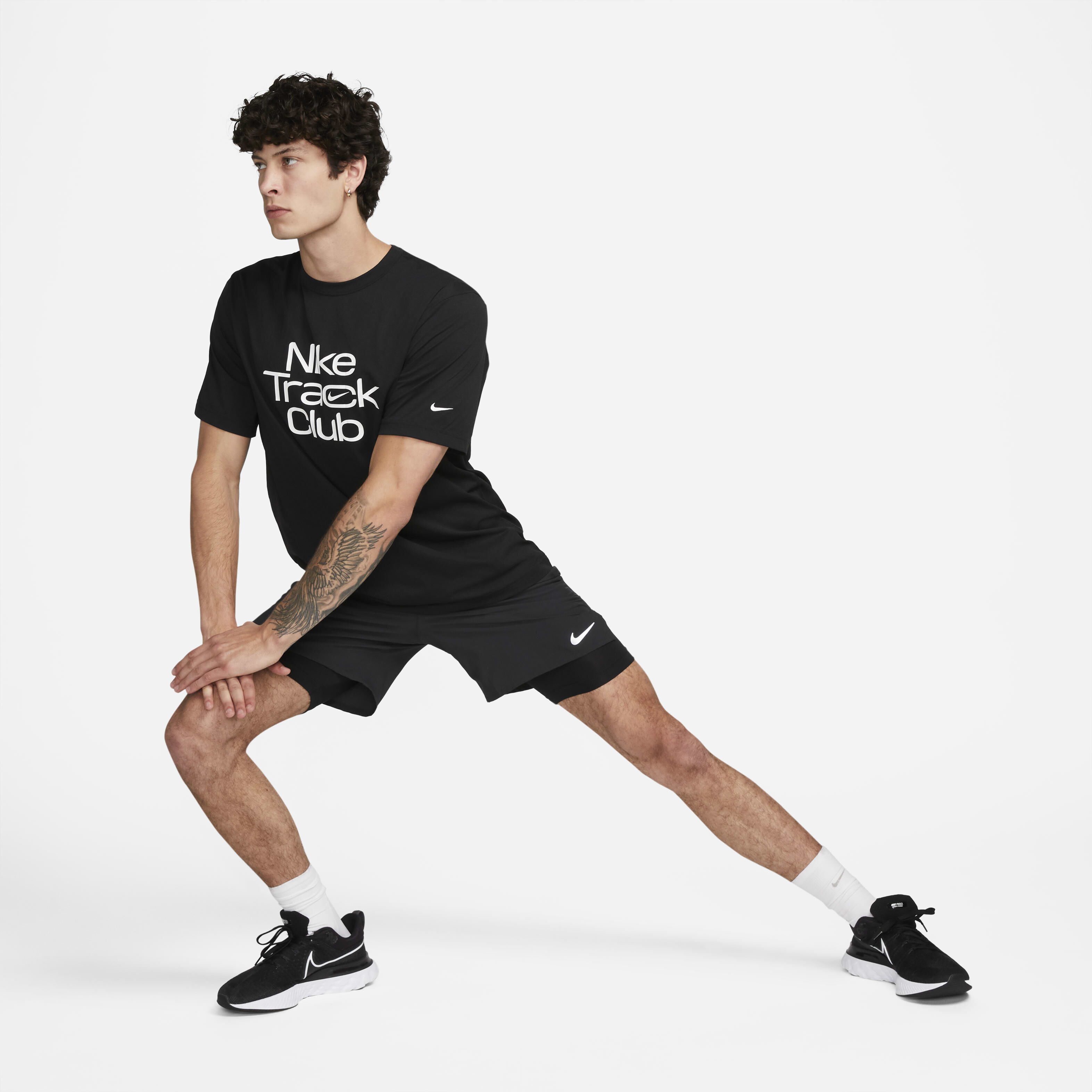 Nike run club clothing top