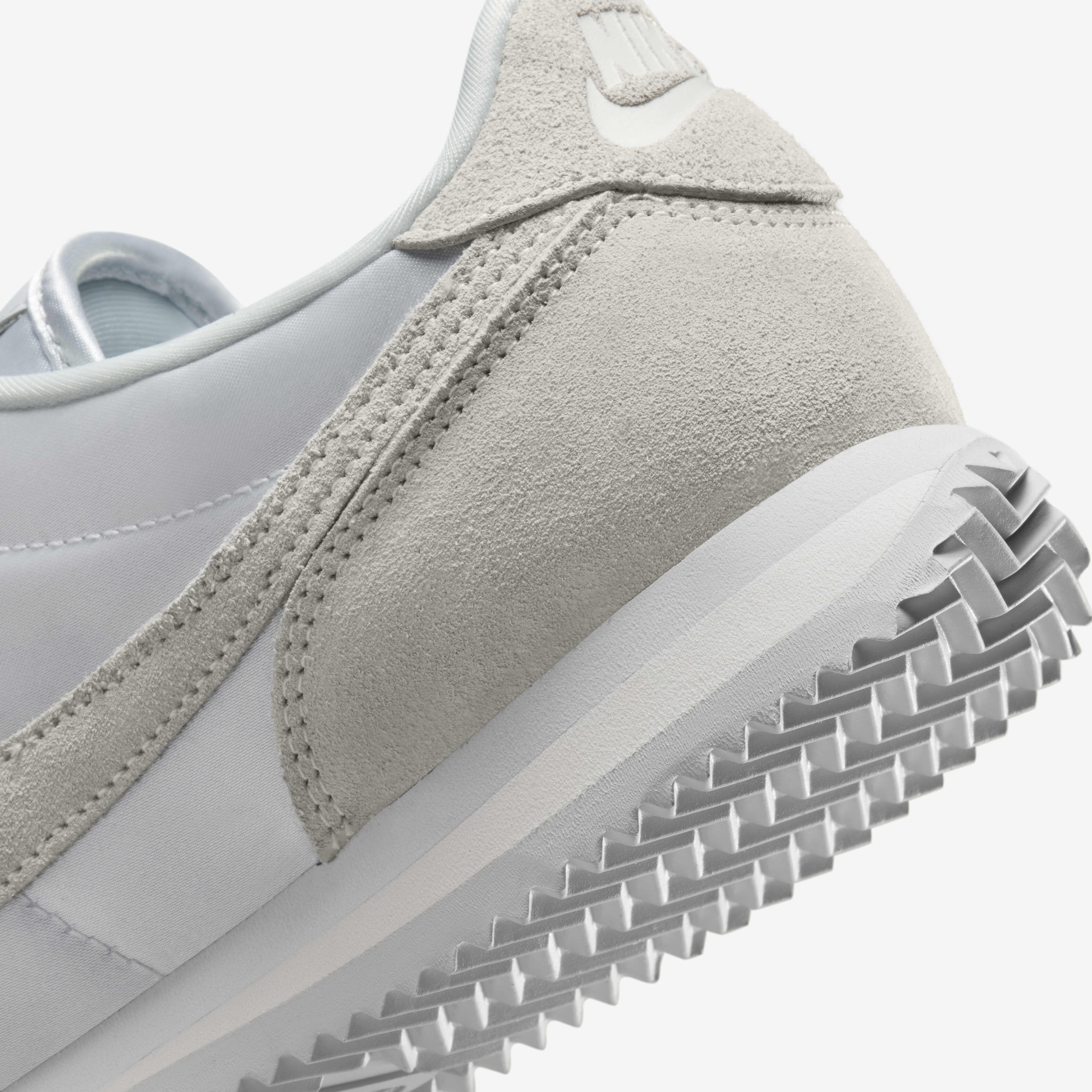 Nike cortez platinum clearance