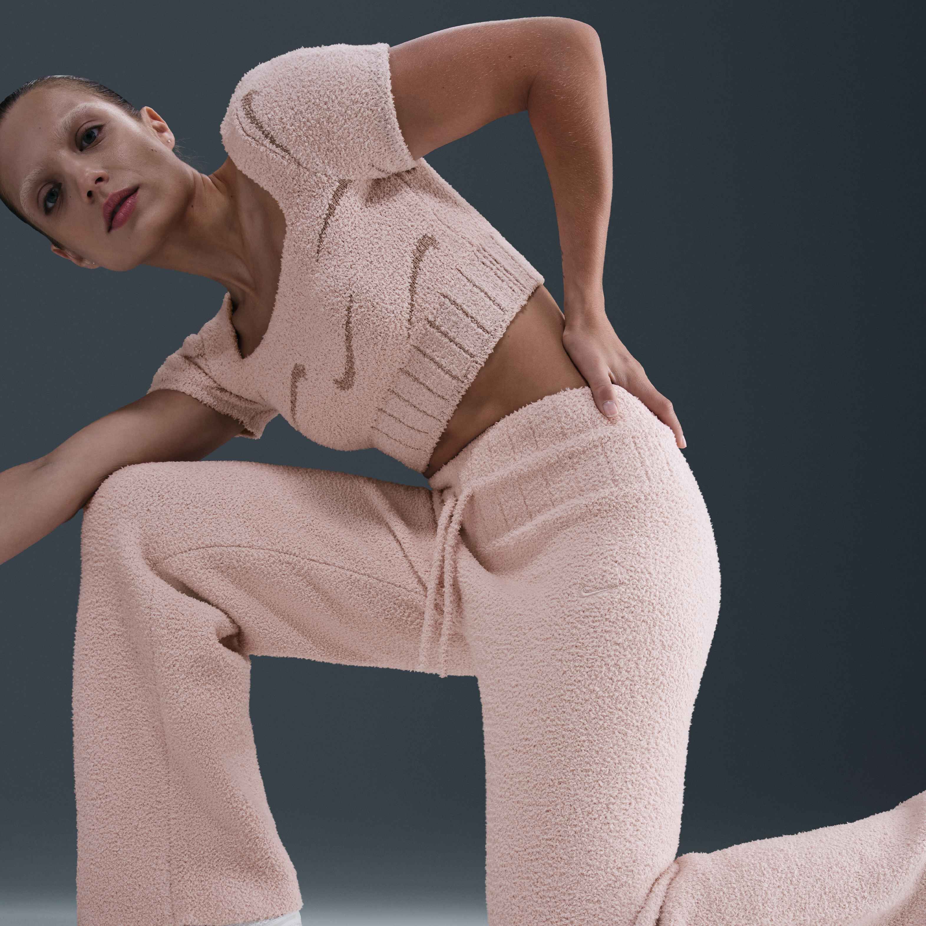 نايكي سبورتسوير فينكس كوزي بوكليه image number 4