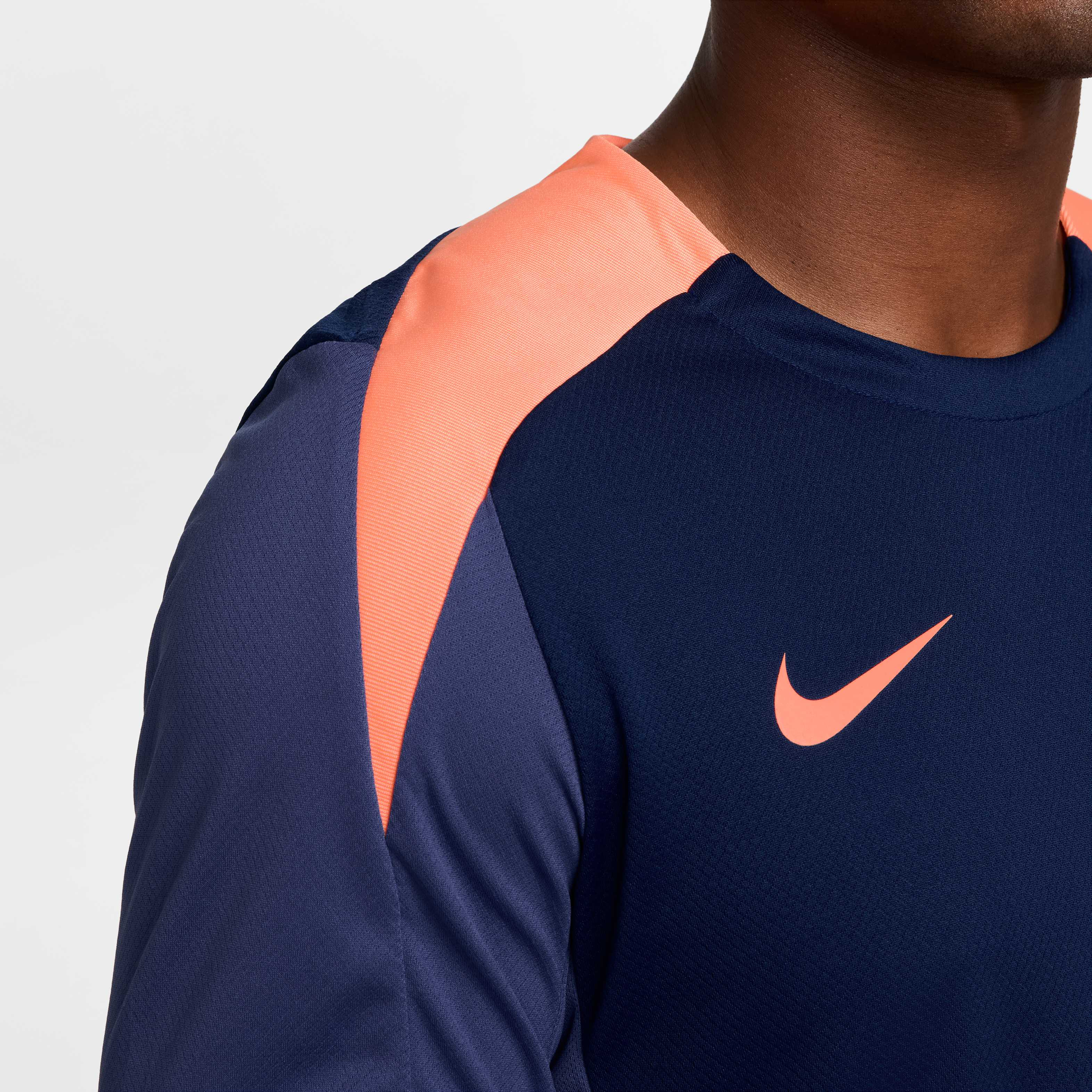 Nike Strike image number 3