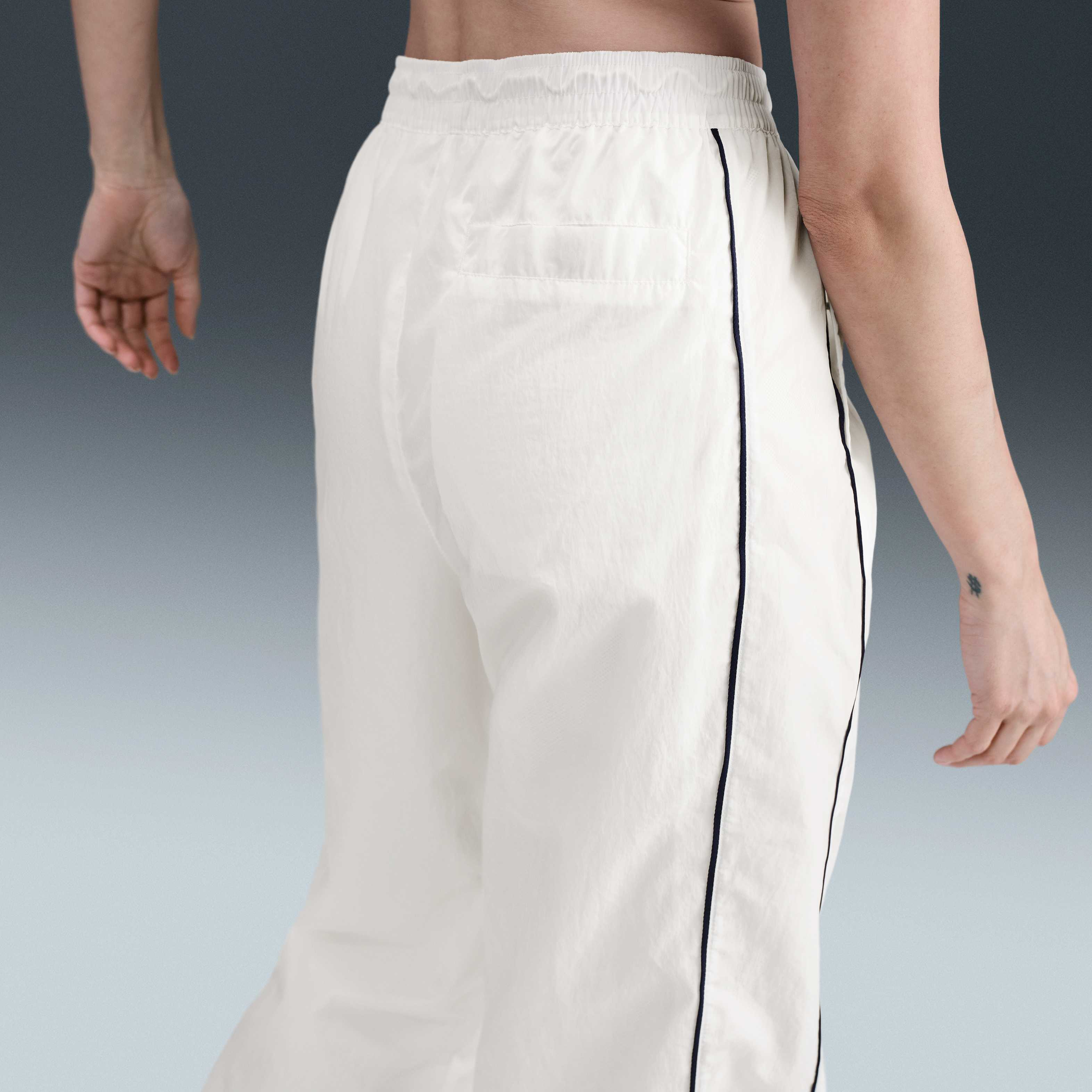 Nike Windrunner image number 2