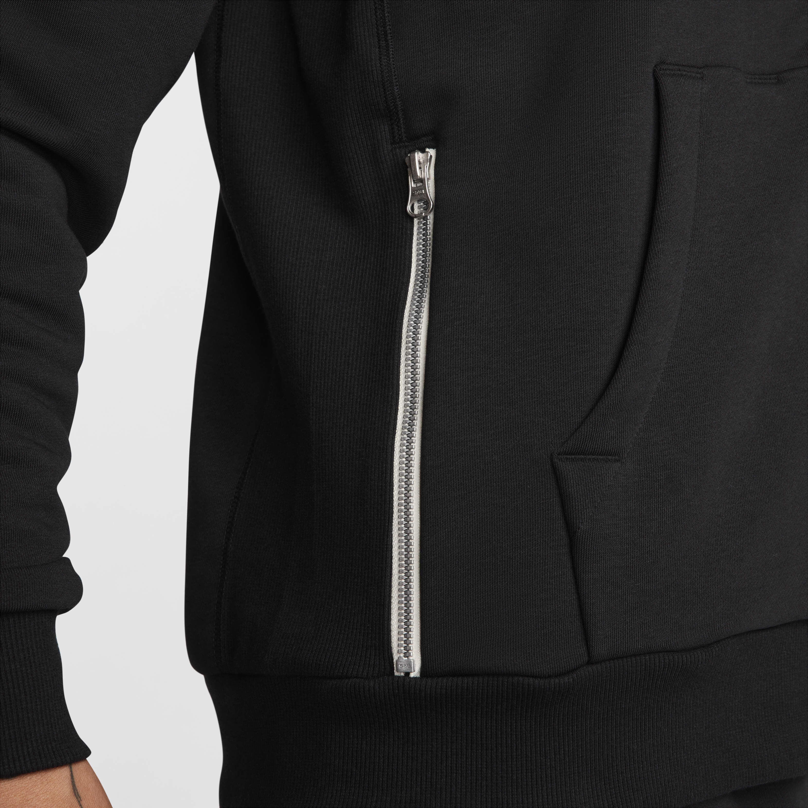 Nike Standard Issue image number 6