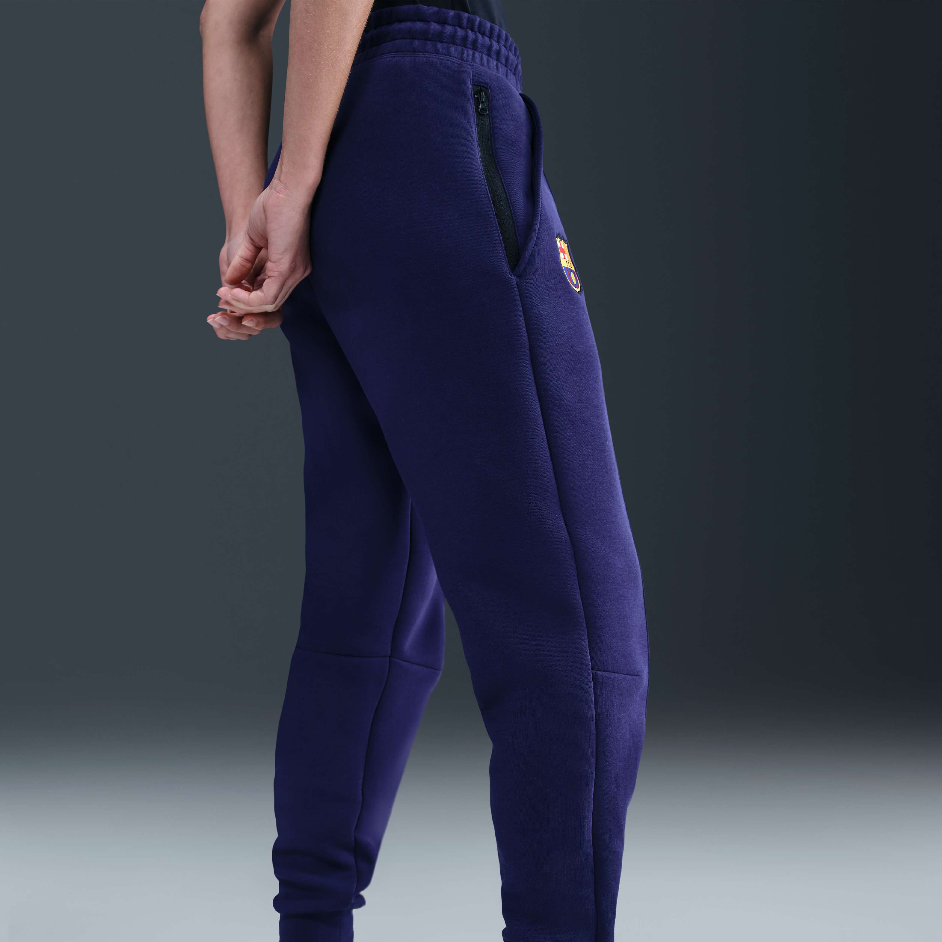 برشلونة تك image number 2