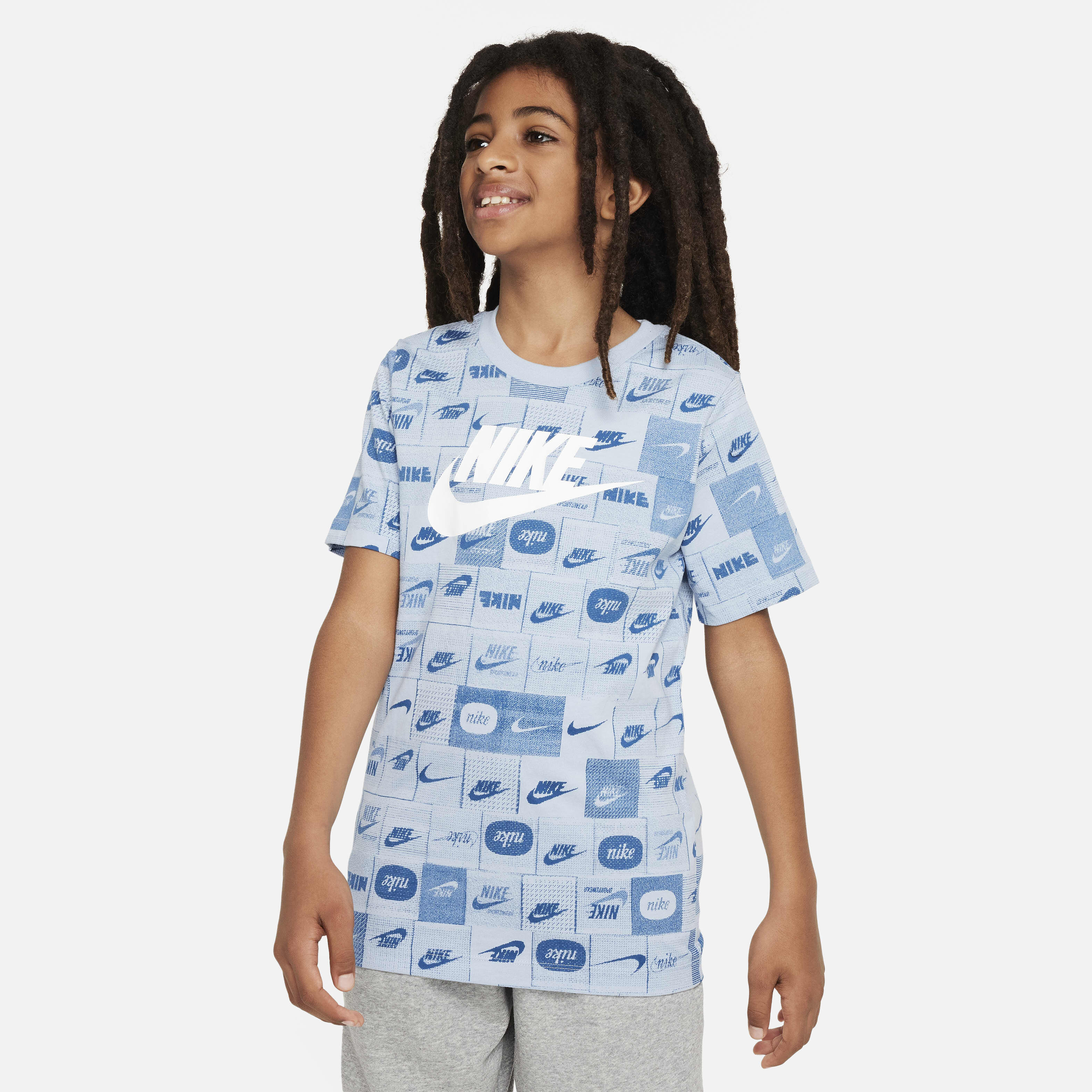 日本未入荷 キッズ ナイキ クラブ フリース クルー ライトアーモリー ブルー Buy Nike Sportswear Older Kids' T-Shirt - Light Armoury Blue