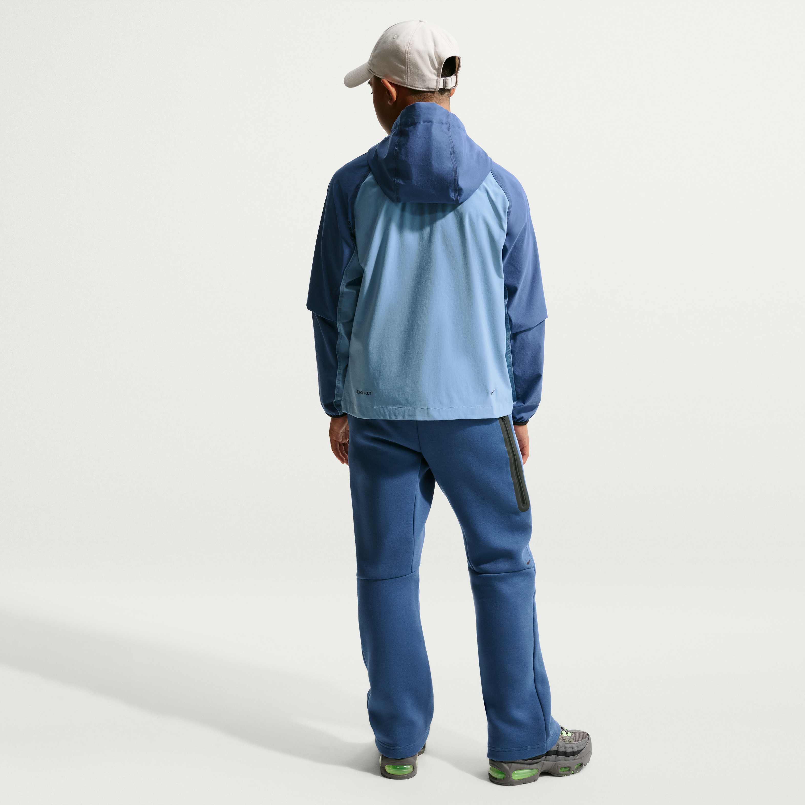 نايكي تك image number 4