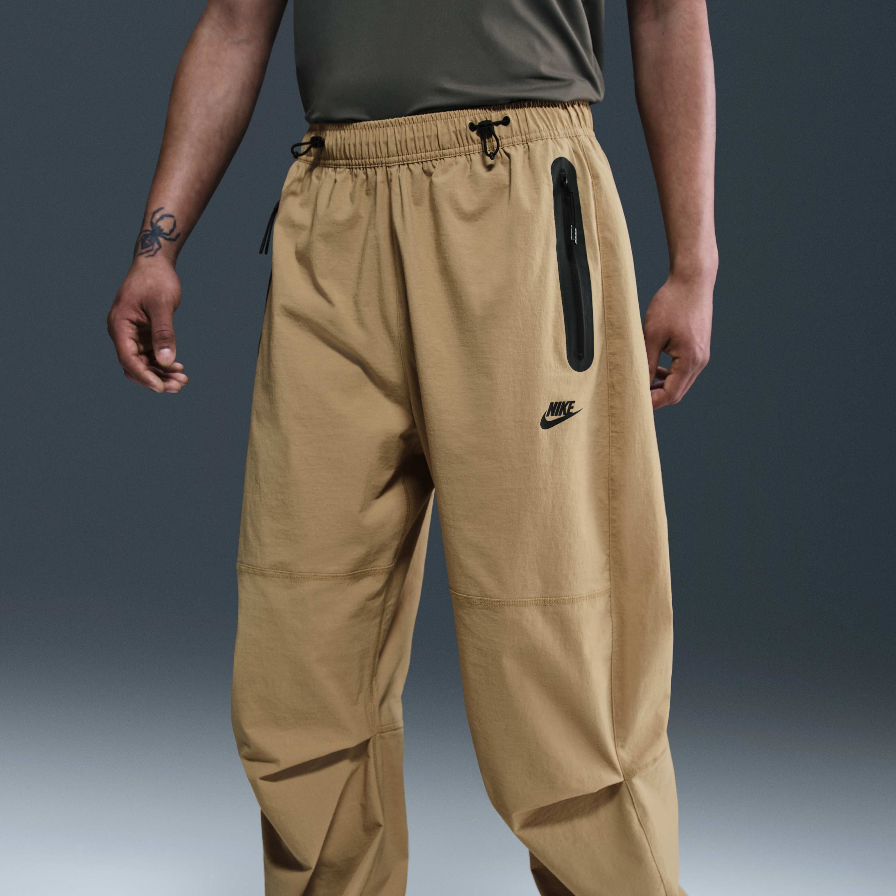 ★★Nike★★ Tech Woven Open Hem Pants M Parachute Beige Bla Nike Tech Woven Oversized Trousers Mens Pants Parachute