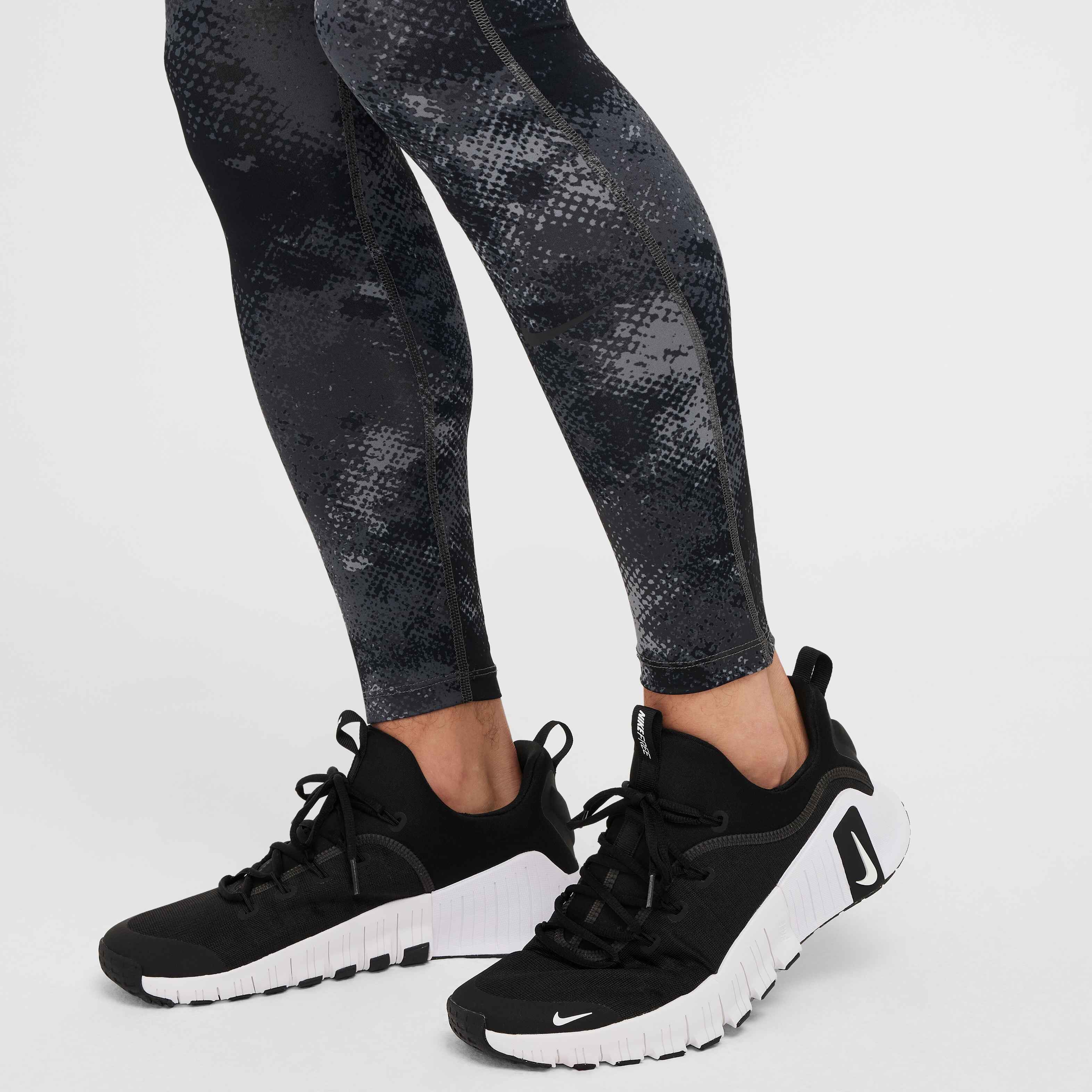 Nike Pro Camo image number 5